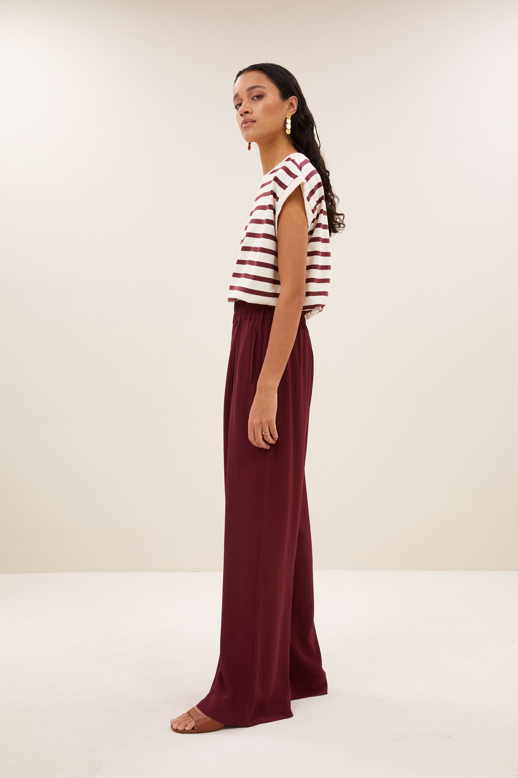 tobi-stripe-top-grain-wine-stripe-must-have essential-biologisch katoen-kleine kapmouw-by-bar-zijaanzicht