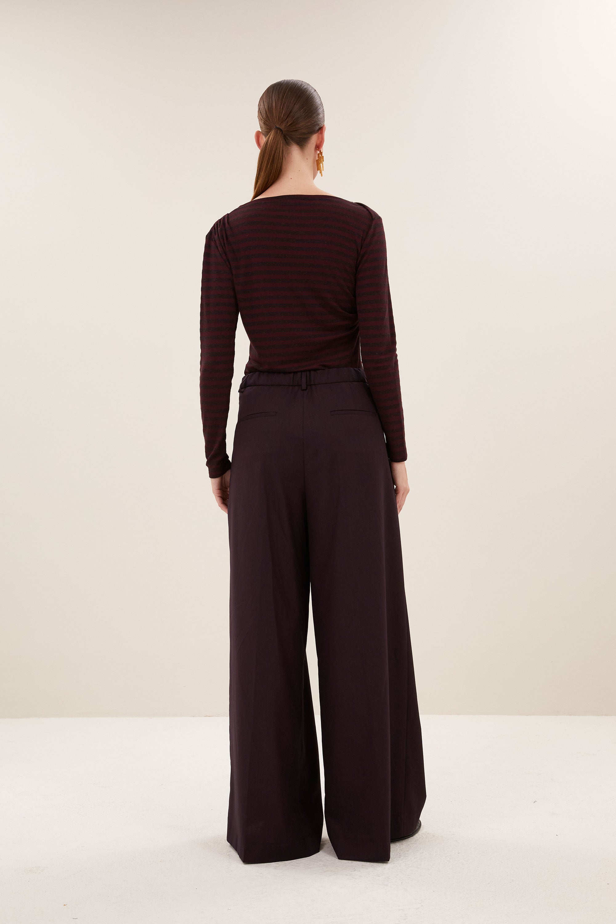 leya-melange-stripe-top-pecan-all-time classic-casual fit-aansluitende fit-by-bar-achteraanzicht