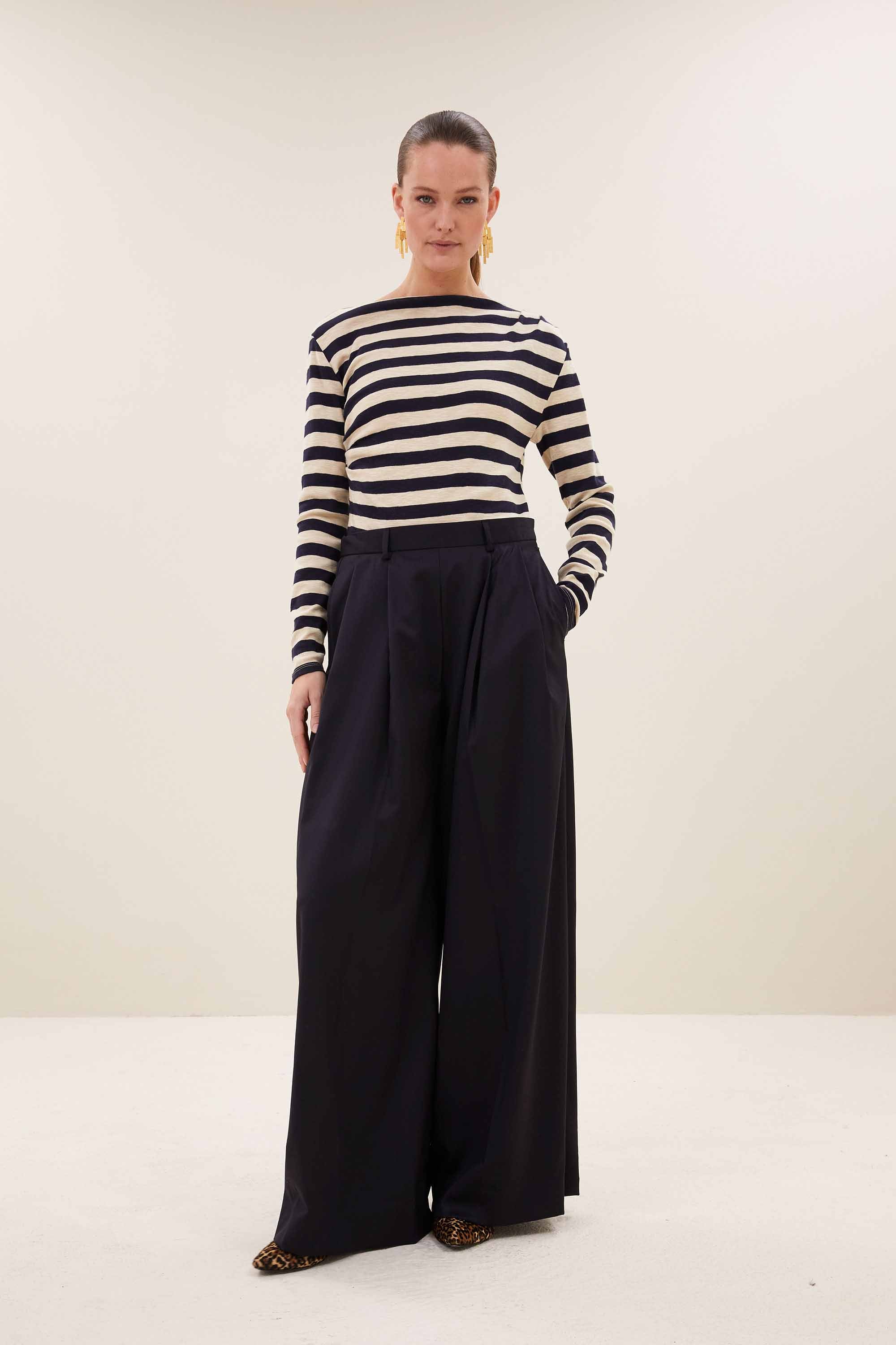 leya-big-stripe-top-night-sky-all-time classic-aansluitende fit-biologisch katoen-by-bar-aanvullende-foto