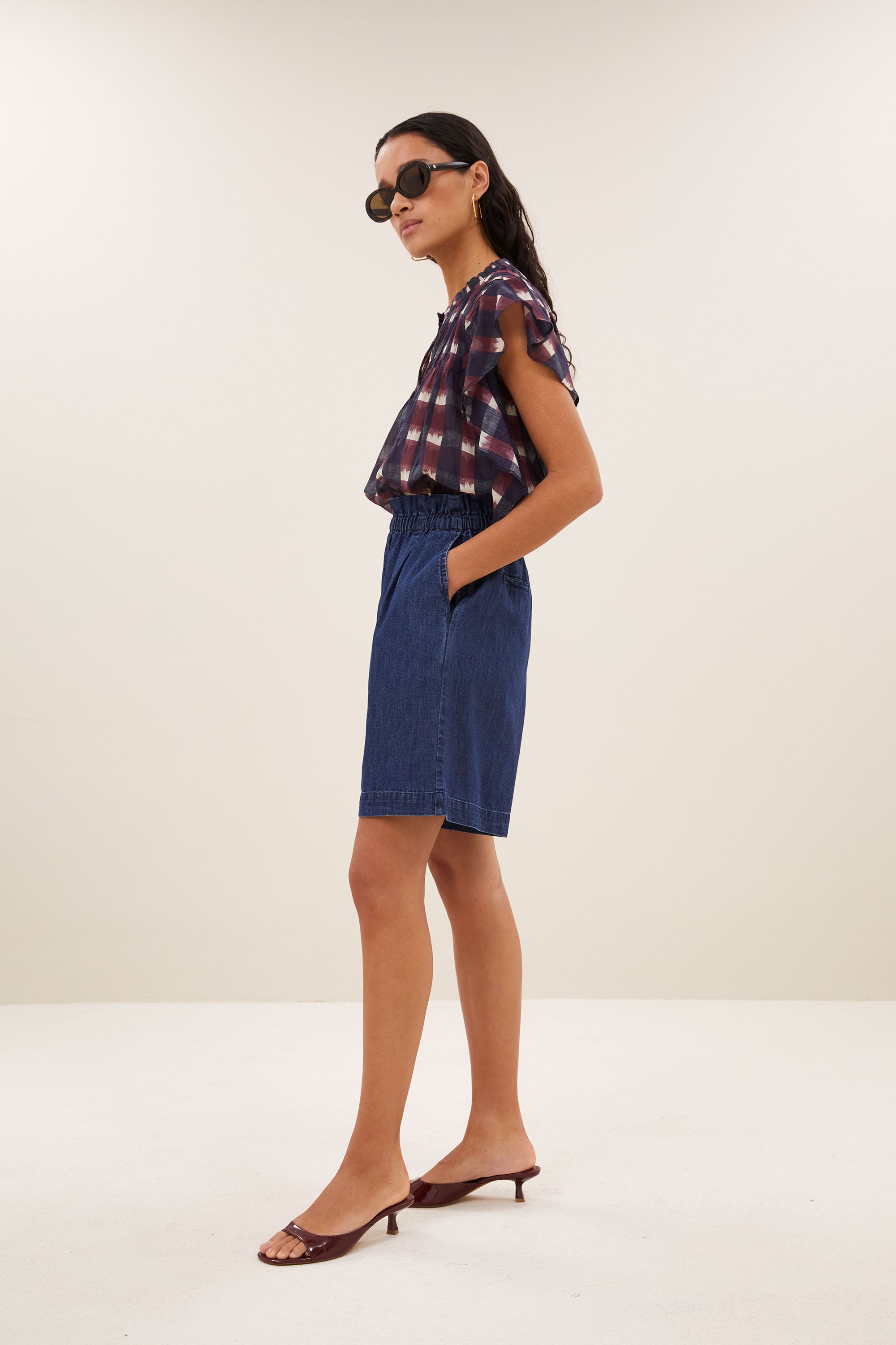 danee-ikat-blouse-wine-ikat-print-biologisch katoen-ronde halslijn-kleine kapmouw-by-bar-aanvullende-foto