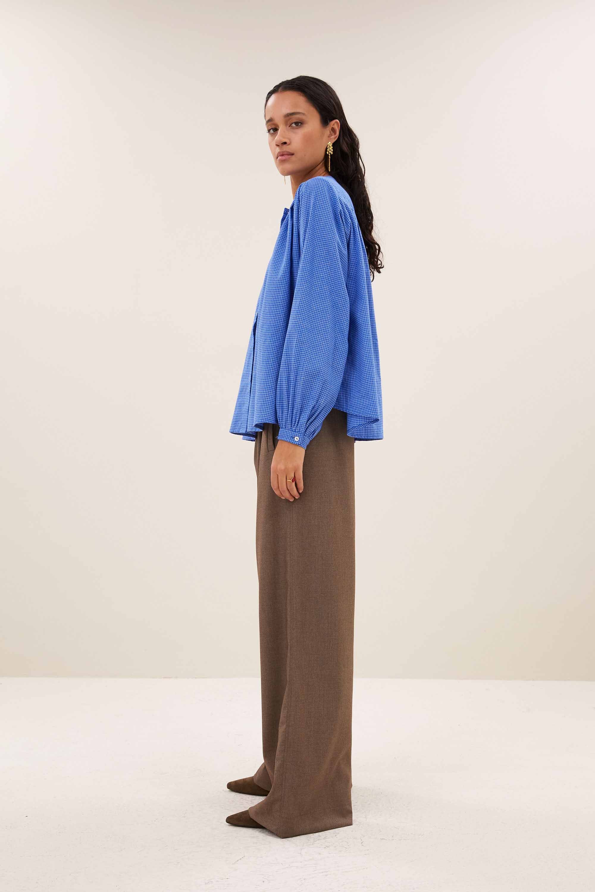 nyka-blue-check-blouse-little-blue-check-all-time classic-knoopsluiting-biologisch katoen-by-bar-vooraanzicht