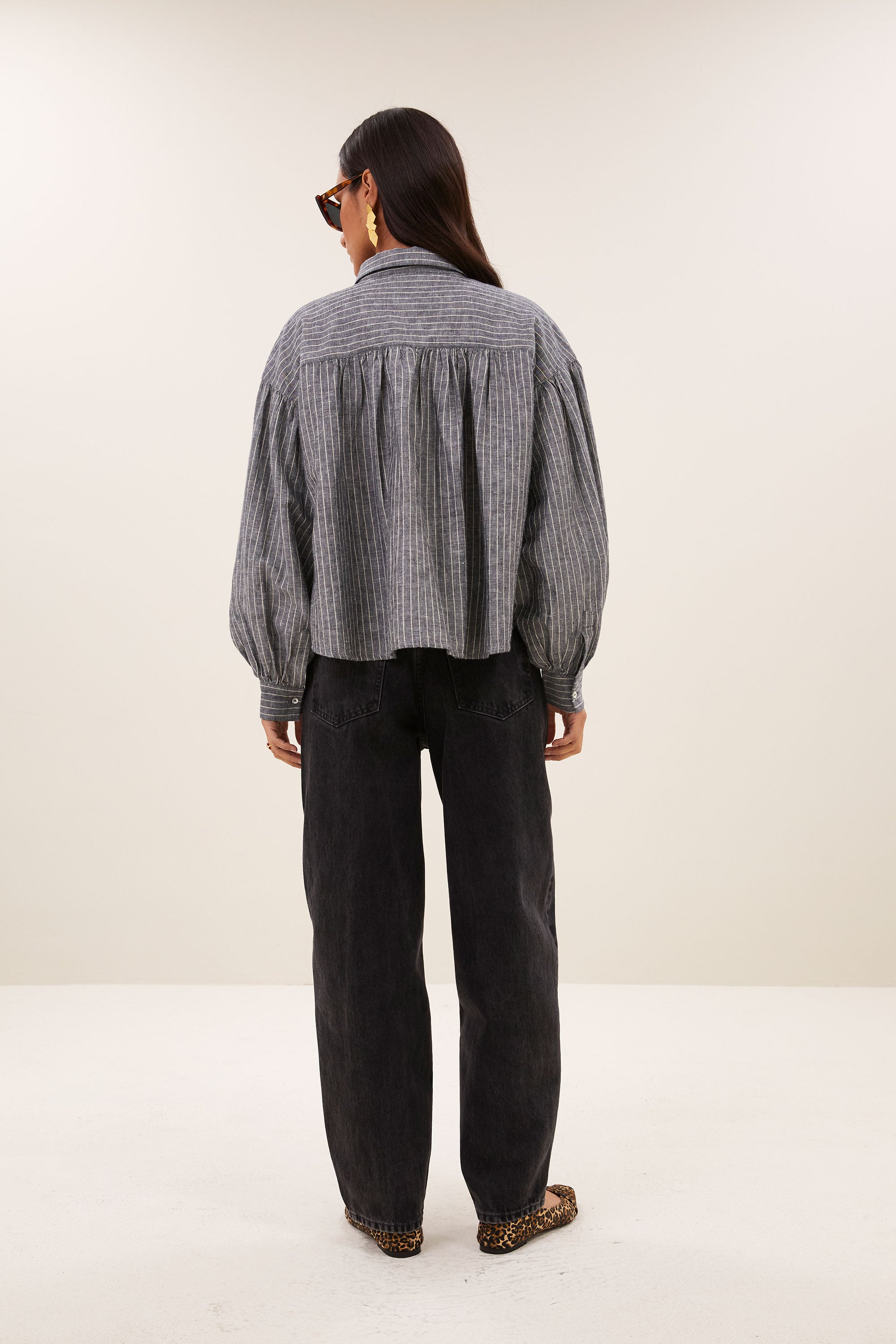 sarah short thin stripe blouse | ash grey stripe