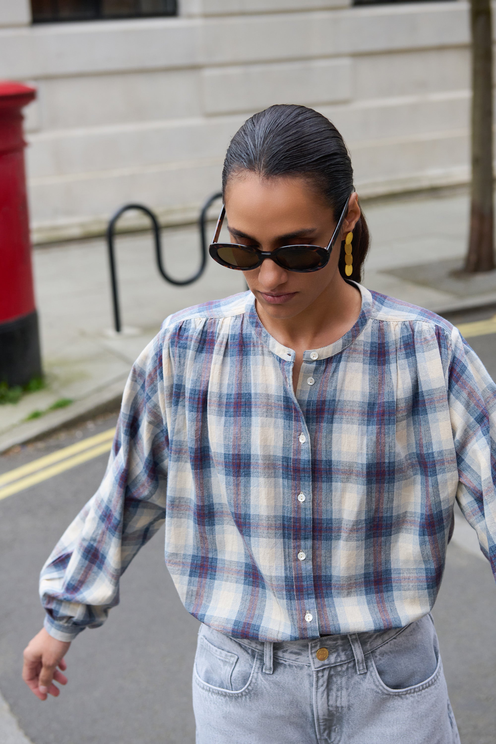 nyka-tokyo-check-blouse-tokyo-check-all-time classic-biologisch katoen-statement print-by-bar-sfeerbeeld