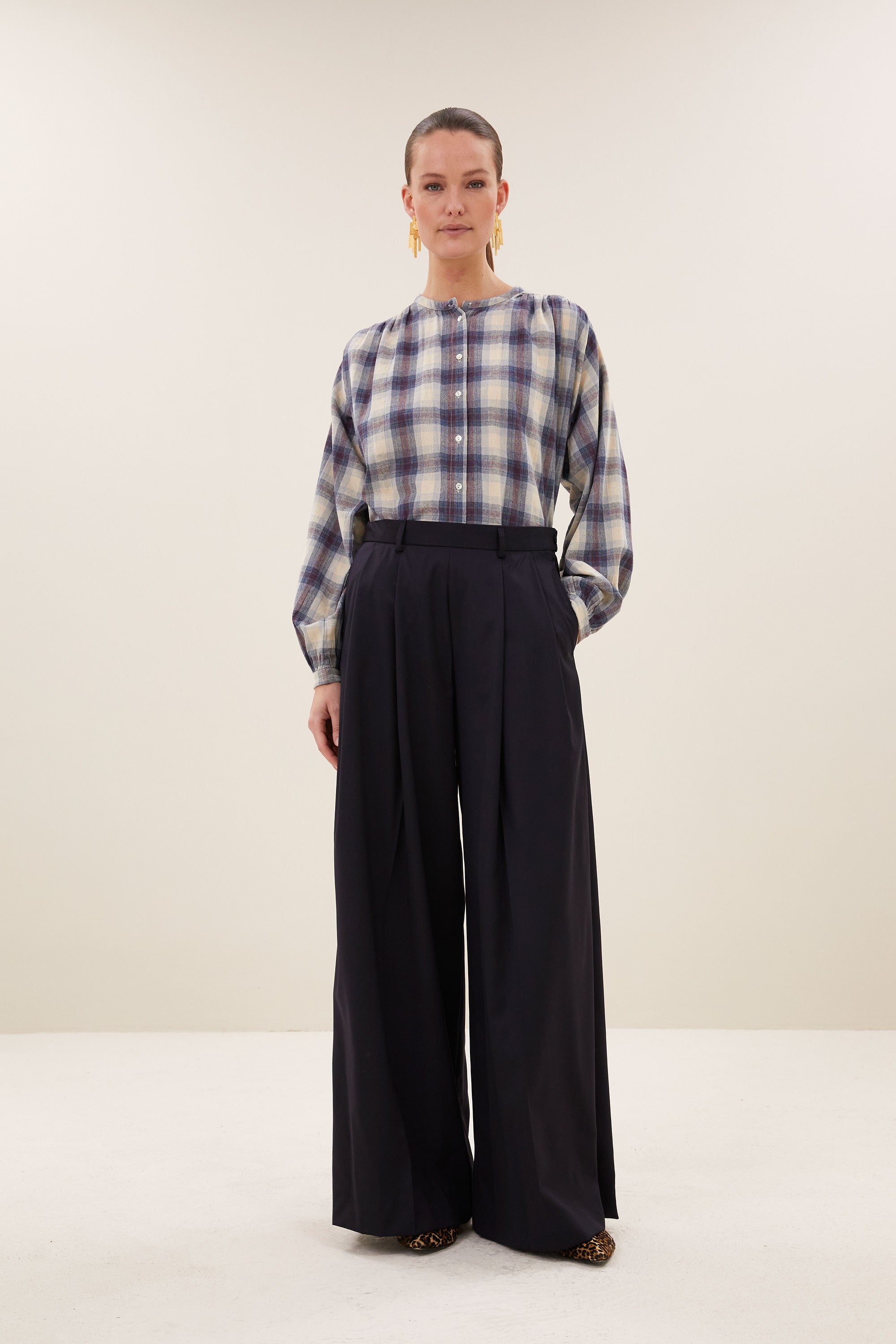 nyka-tokyo-check-blouse-tokyo-check-all-time classic-biologisch katoen-statement print-by-bar-aanvullende-foto