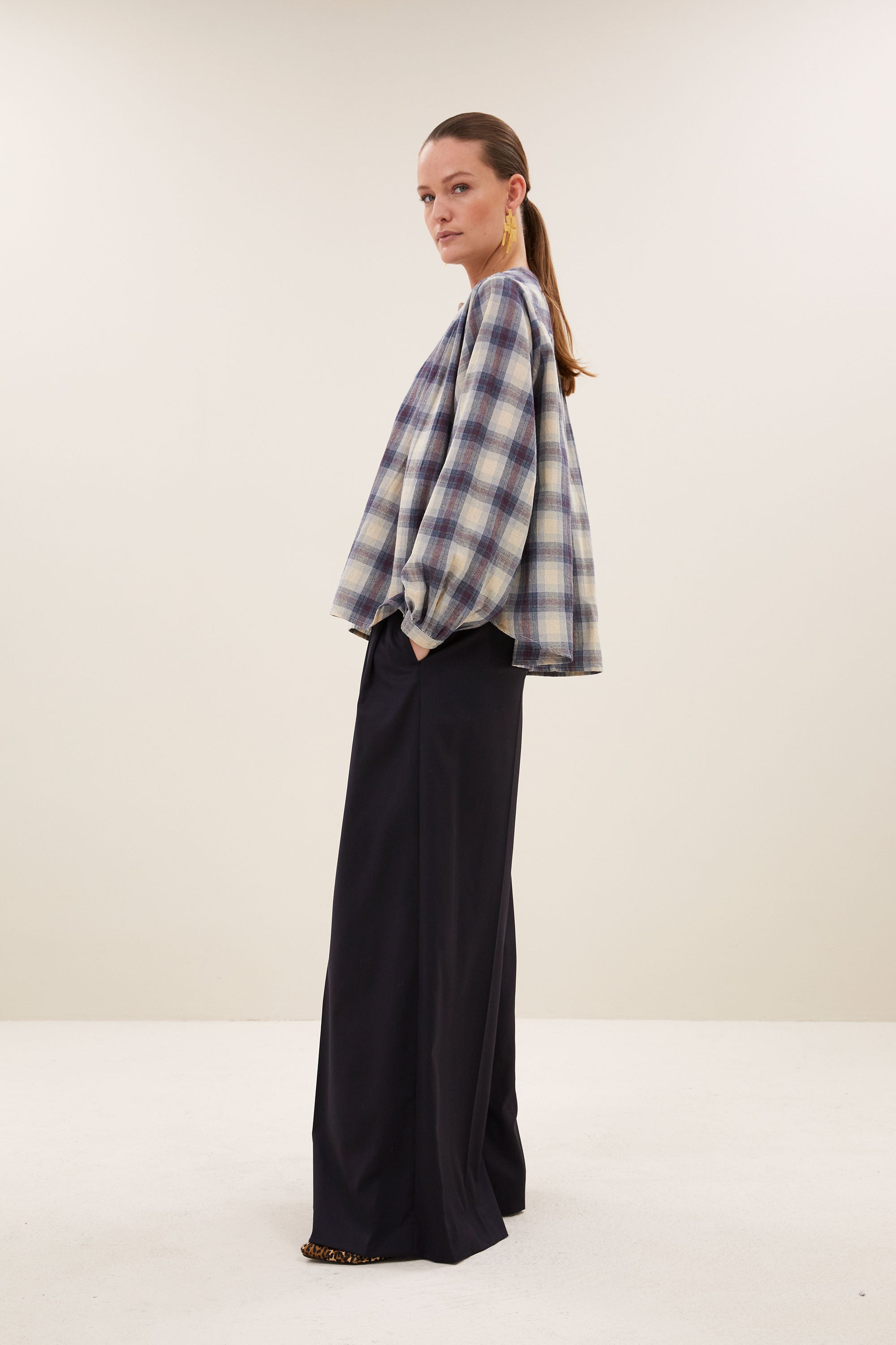nyka-tokyo-check-blouse-tokyo-check-all-time classic-biologisch katoen-statement print-by-bar-aanvullende-foto