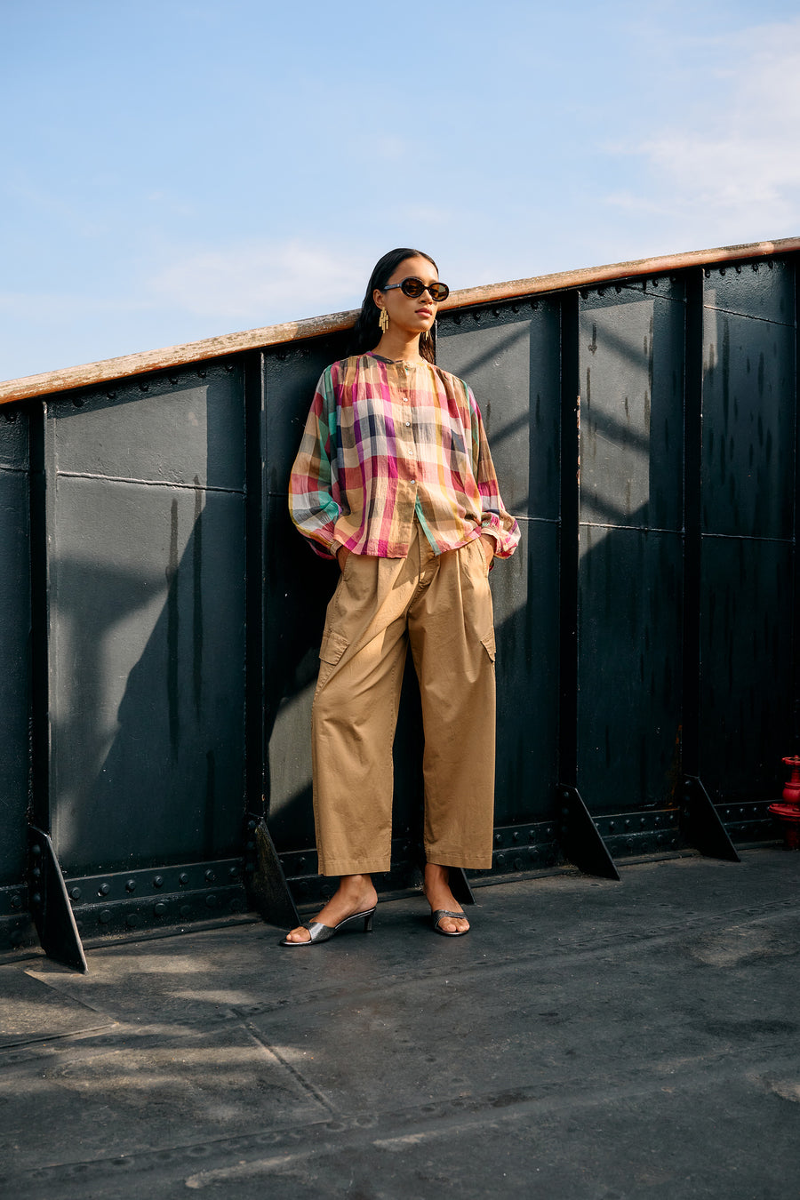 nyka-rainbow-blouse-rainbow-check-elk item is uniek-losvallende pasvorm-biologisch katoen-by-bar-sfeerbeeld