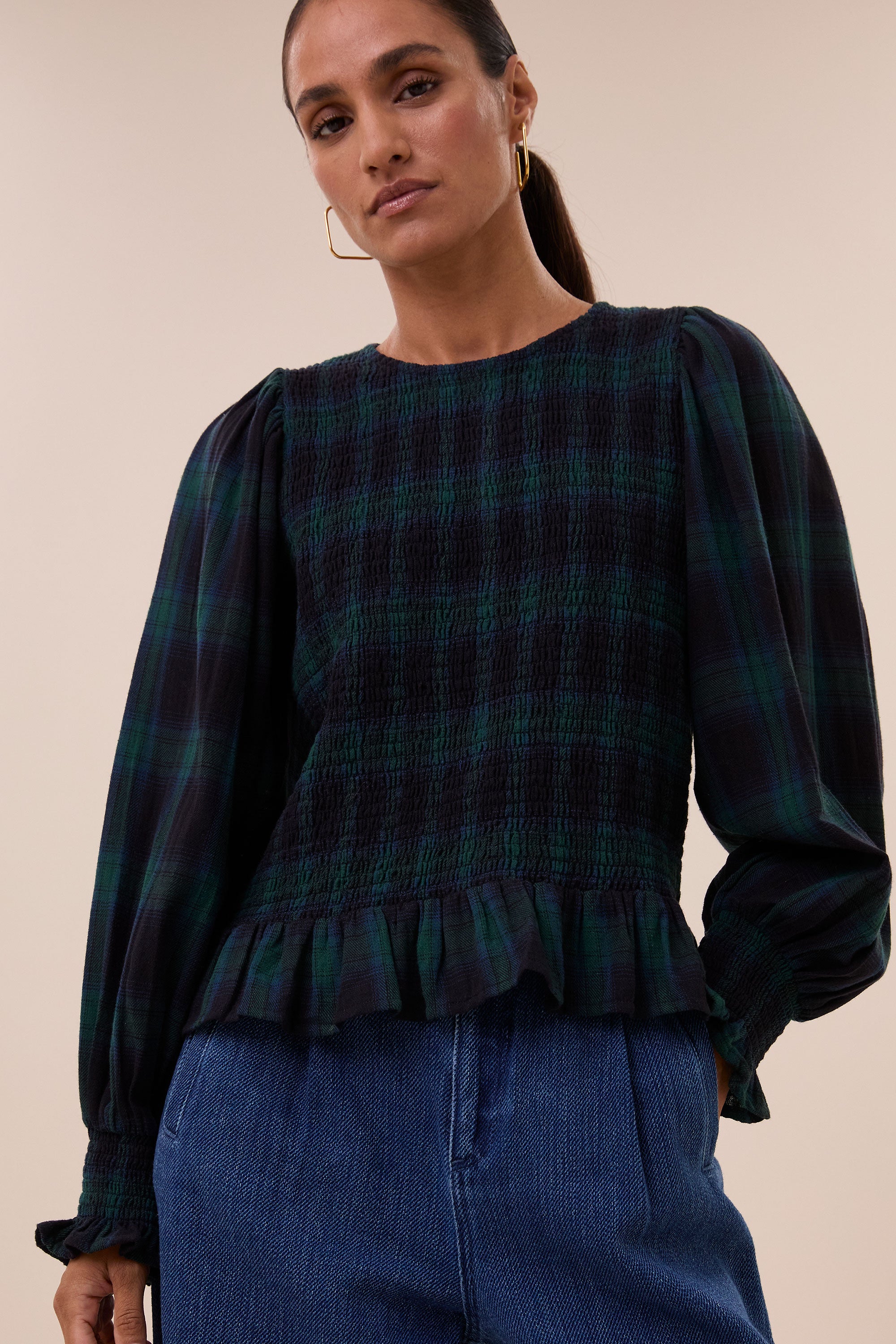 yena-green-check-blouse-green-tartan-check-knoopsluiting-elastisch smok detail-ronde halslijn-by-bar-aanvullende-foto