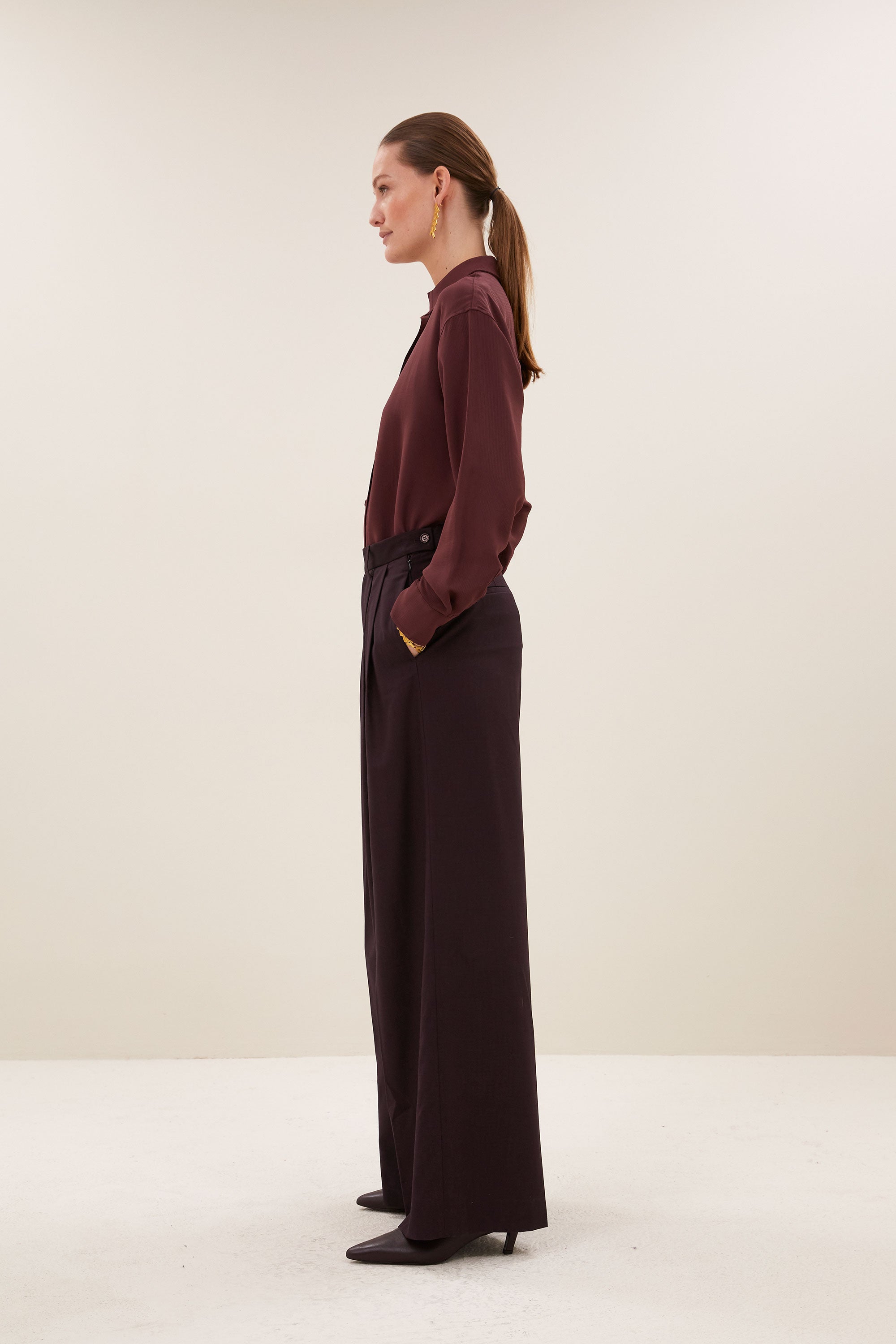 kris-satin-stripe-blouse-pecan-all-time classic-gemaakt door weefspecialist-tijdloze pasvorm-by-bar-achteraanzicht