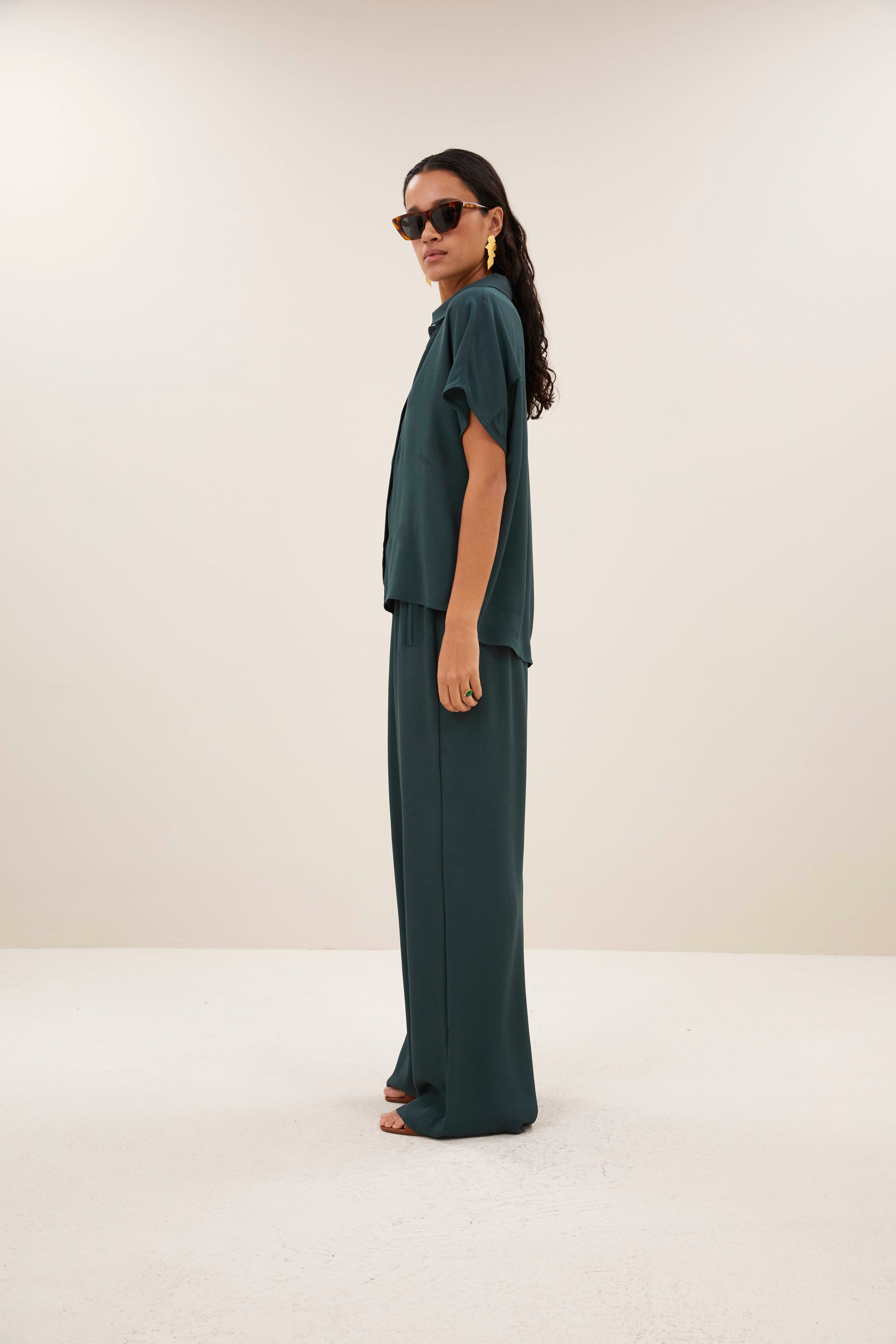 blouse-barley viscose blouse dried basil-by-bar-sfeerbeeld