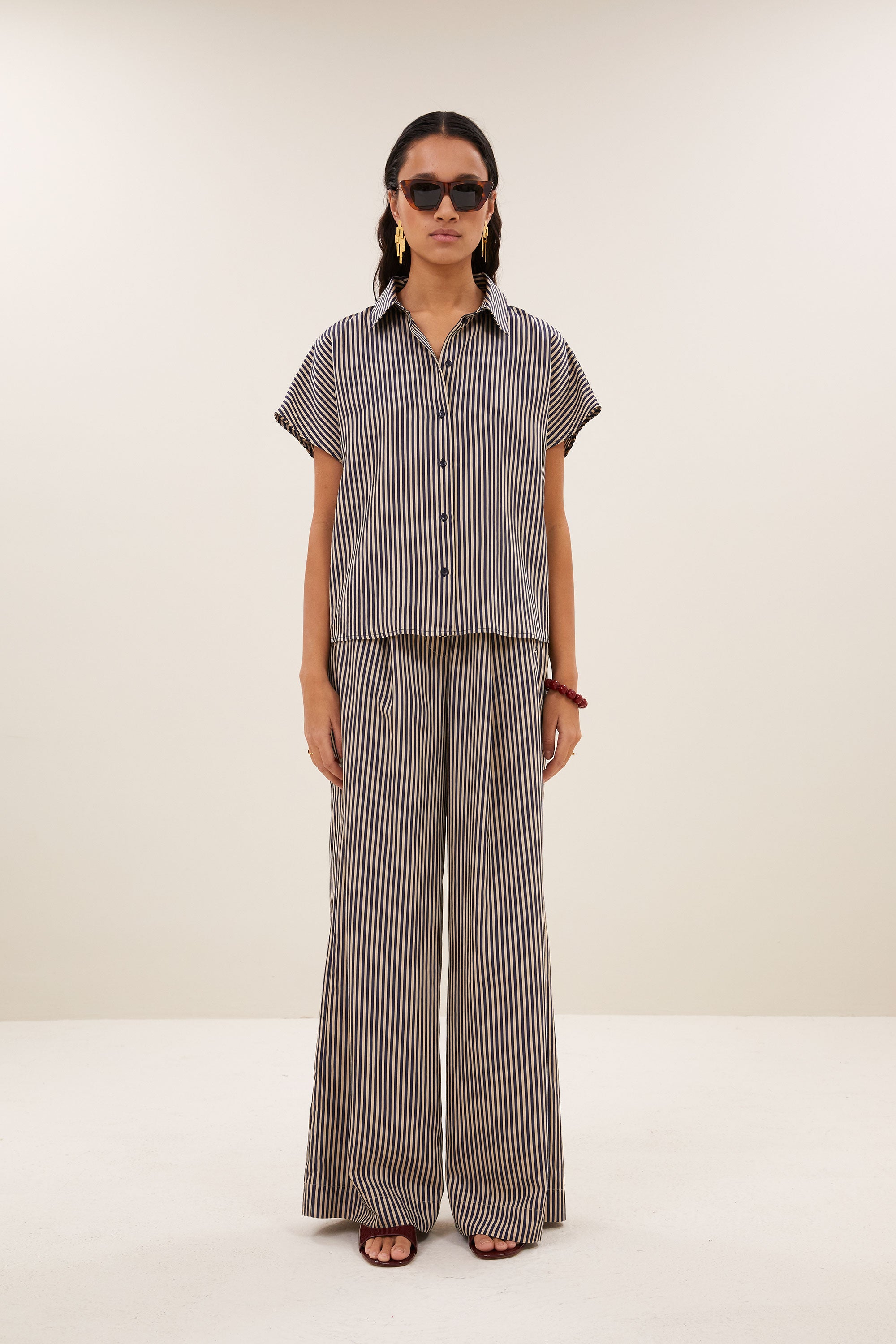 barley-stripe-blouse-midnight-stripe-kleine kapmouw-opstaande kraag-draagbaar als set-by-bar-detail