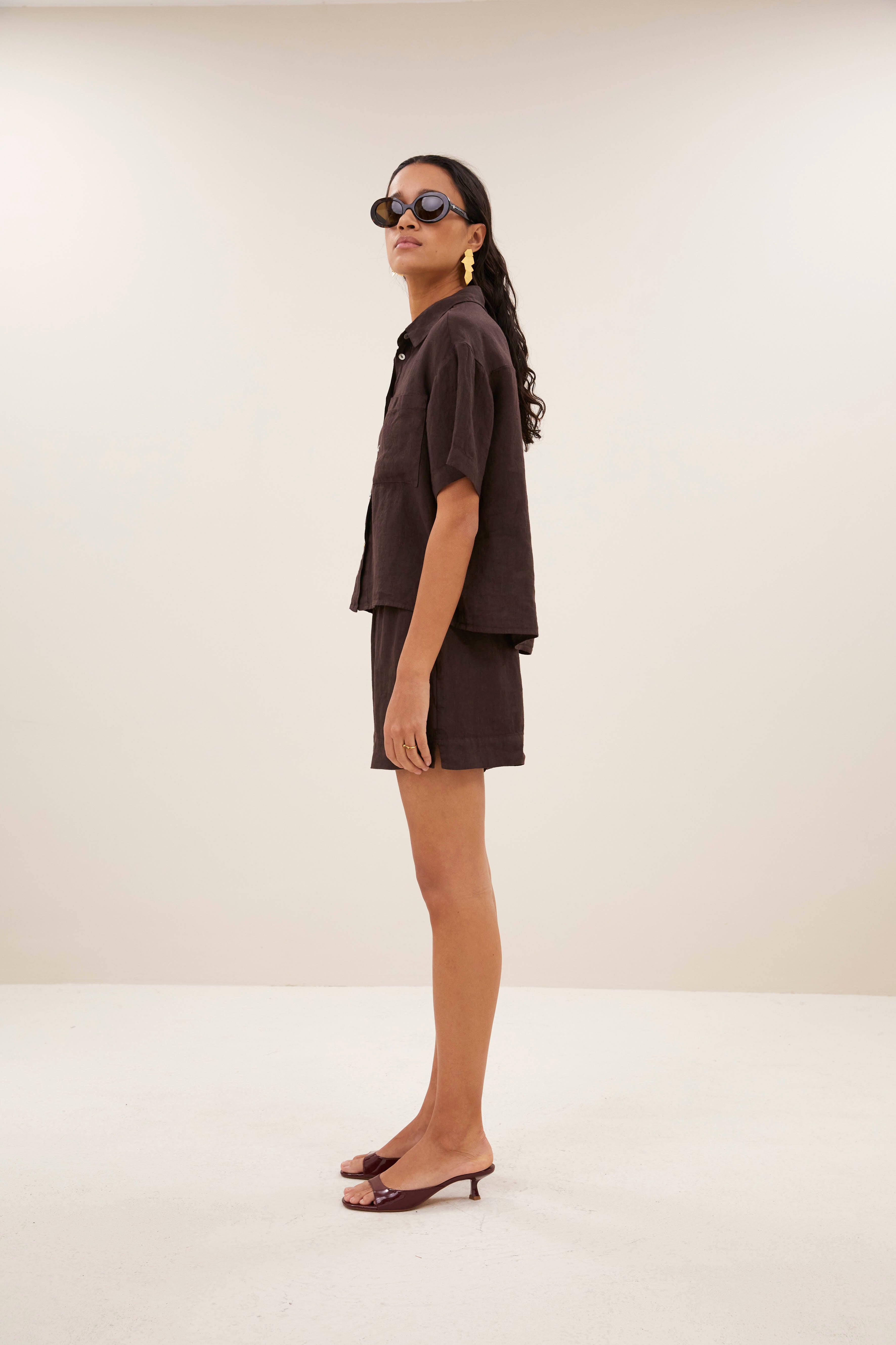 blouse-mara linen blouse espresso-by-bar-achteraanzicht