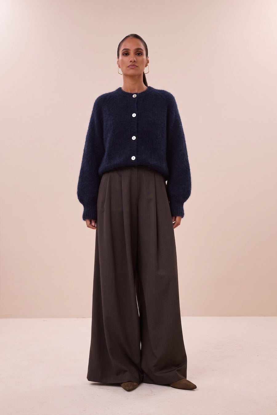sian-cardigan-midnight-all-time classic-knoopsluiting-mix van mohair-by-bar-aanvullende-foto