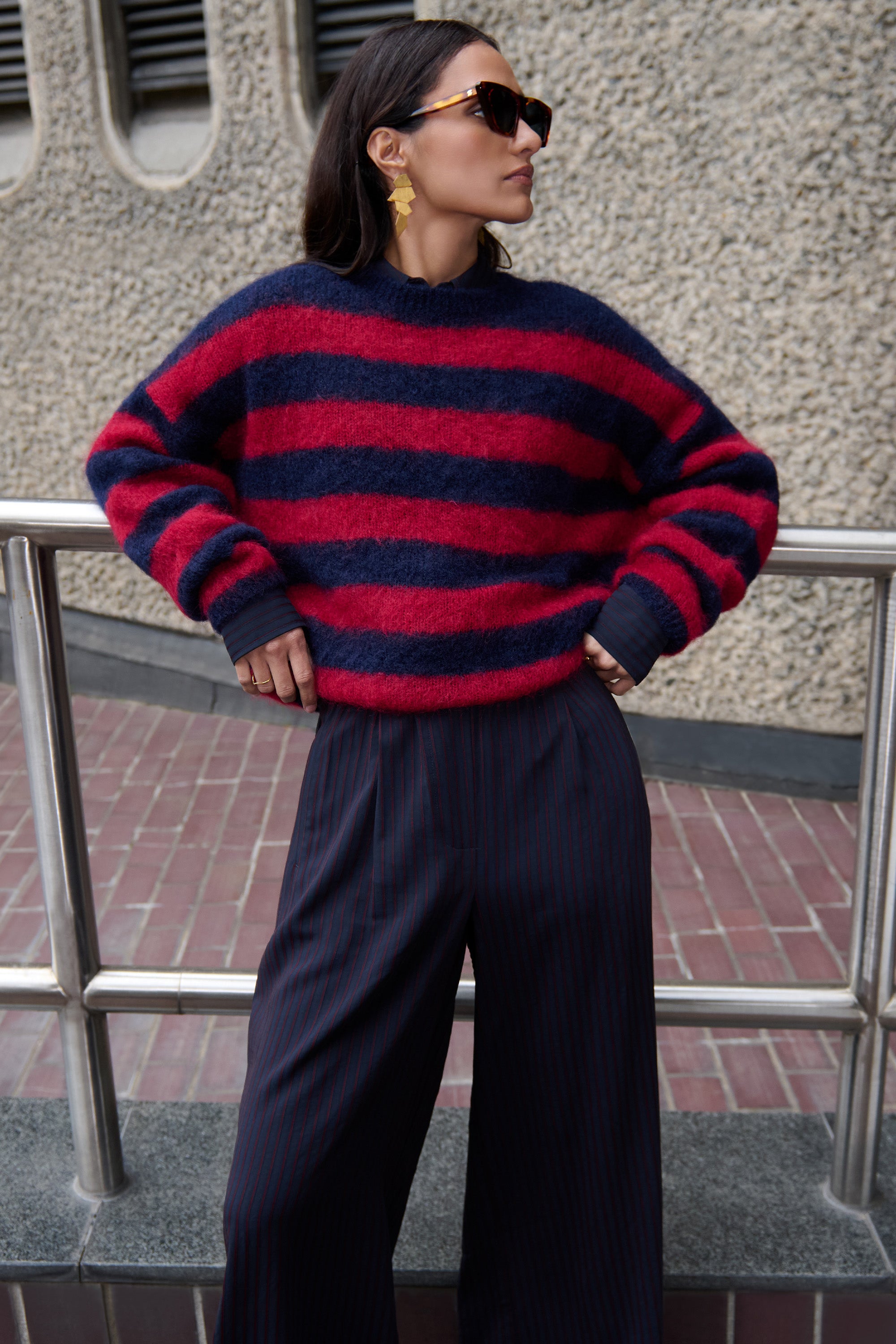 gigi-stripe-pullover-wine-stripe-comfortabele pasvorm-mix van mohair-ronde halslijn-by-bar-sfeerbeeld