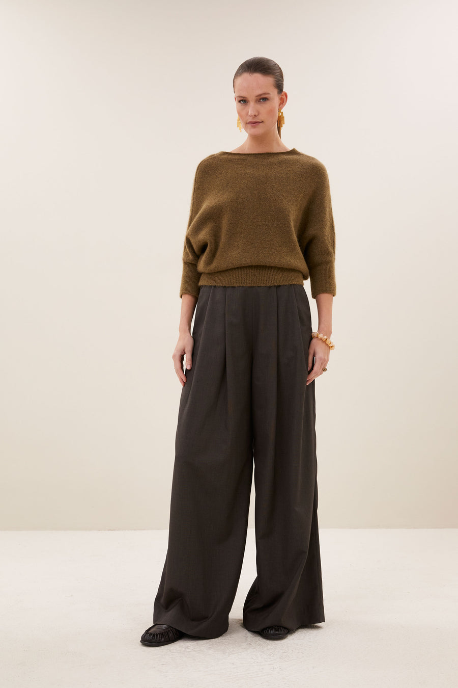 kyoto-pullover-golden-olive-alpacamix kwaliteit-all-time classic-ronde halslijn-by-bar-vooraanzicht