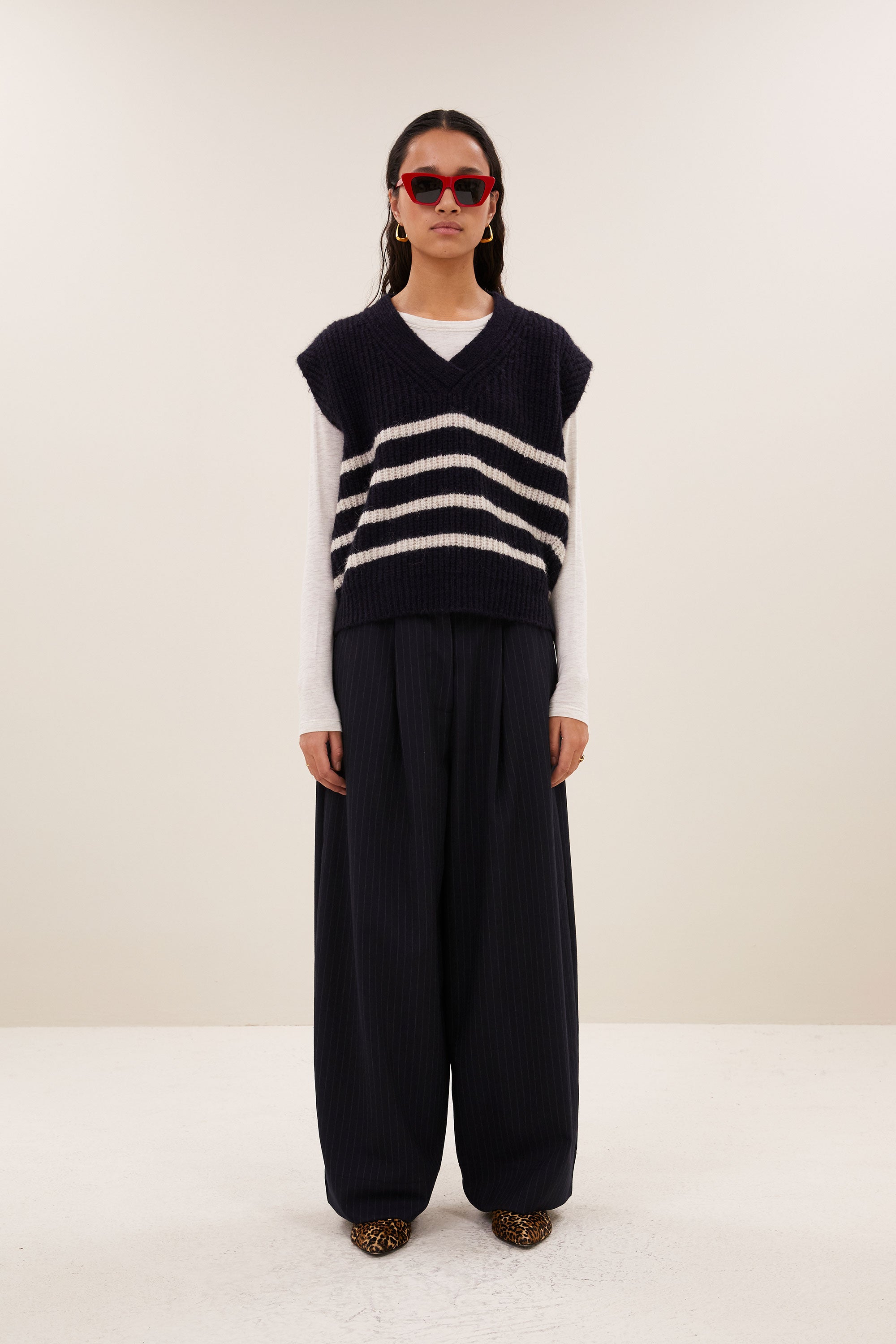lune-spencer-midnight-marine-stripe-alpacamix kwaliteit-all-time classic-v-halslijn-by-bar-aanvullende-foto