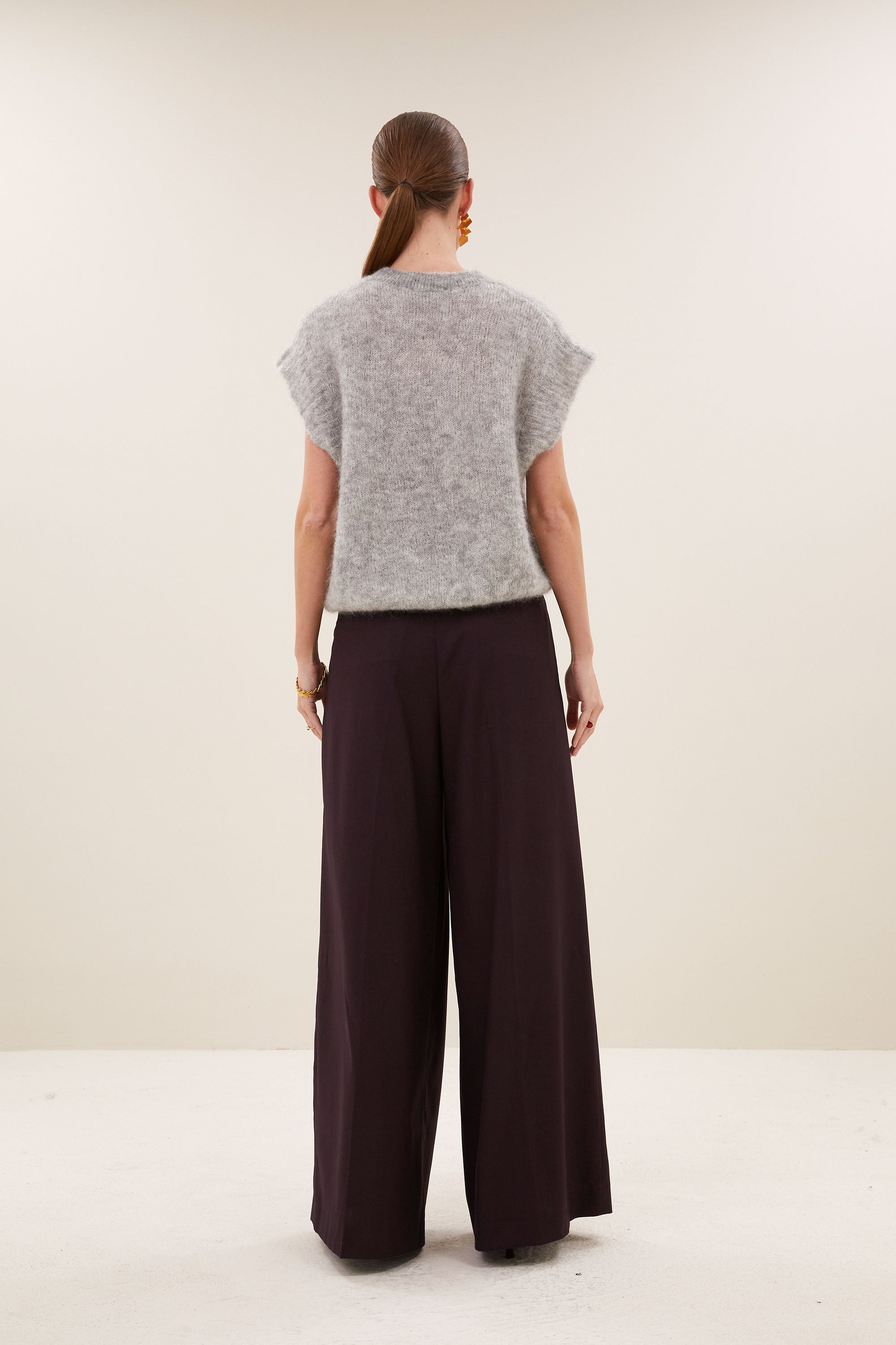 elena-spencer-grey-melee-all-time classic-mix van mohair-kleine kapmouw-by-bar-achteraanzicht