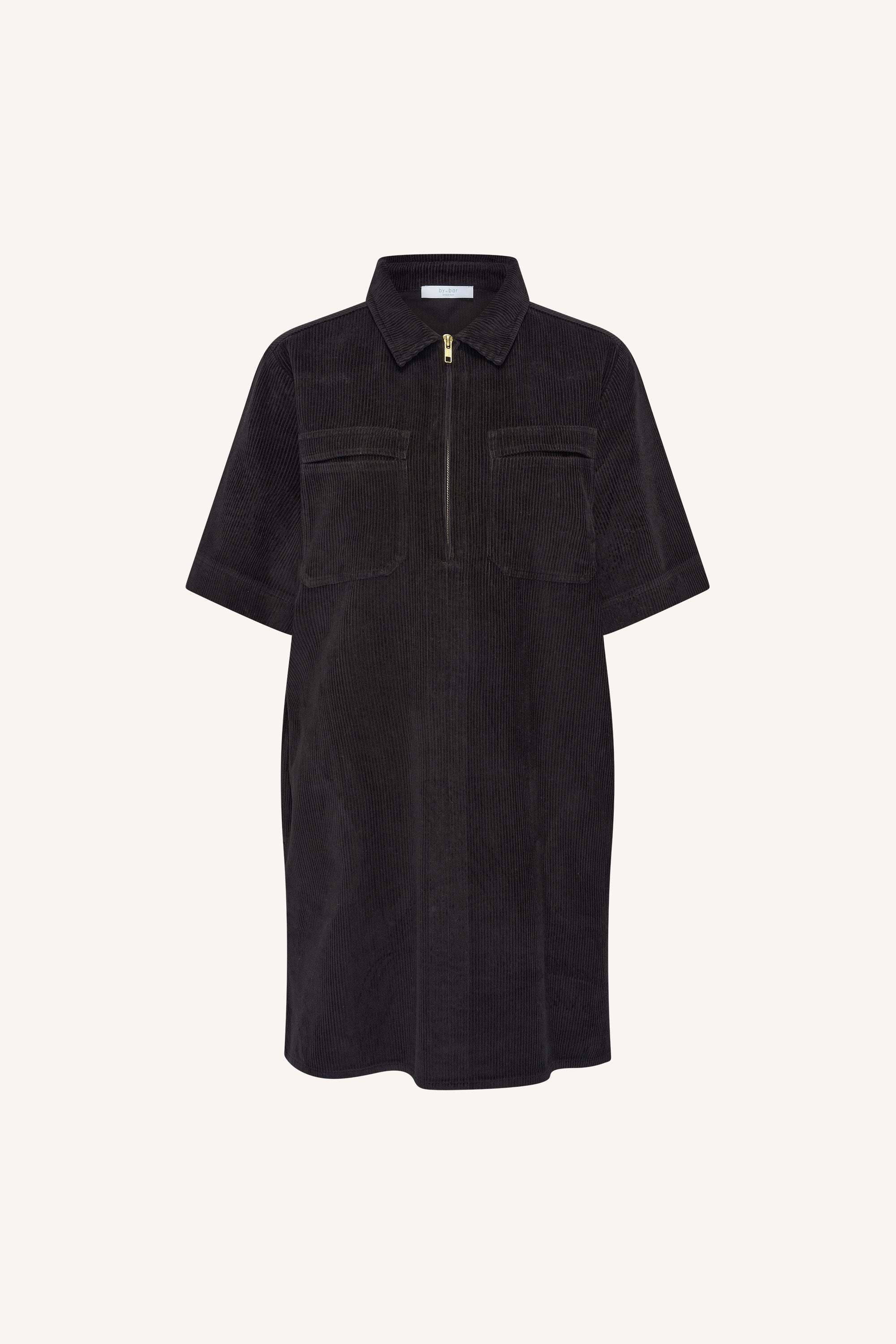 philipe-cord-dress-black-kleine kapmouw-opstaande kraag-ritssluiting-by-bar-productfoto