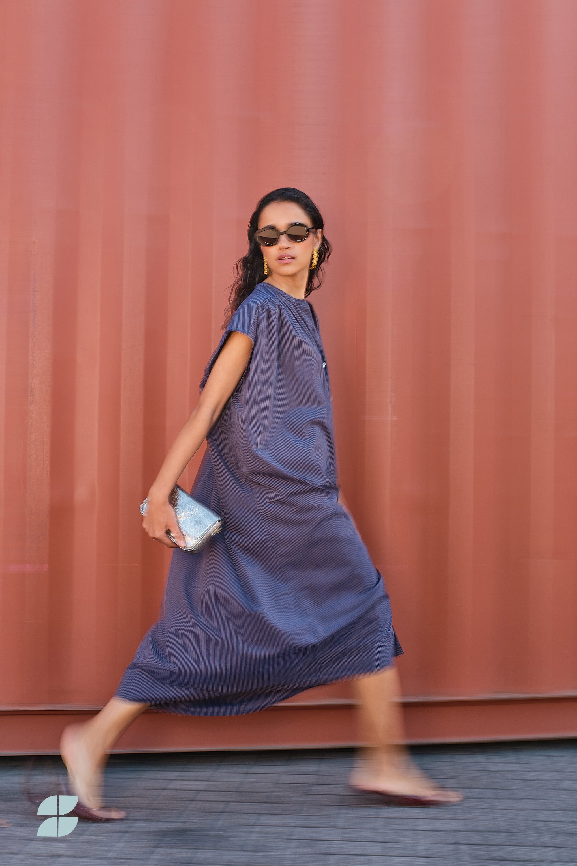 nana-stripe-dress-tulsi-stripe-comfortabele pasvorm-ronde halslijn-kleine kapmouw-by-bar-sfeerbeeld