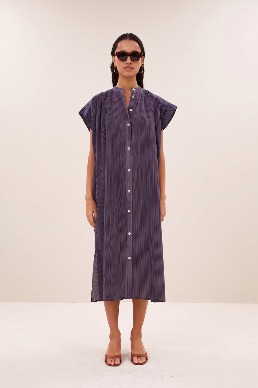 nana-stripe-dress-tulsi-stripe-comfortabele pasvorm-ronde halslijn-kleine kapmouw-by-bar-vooraanzicht