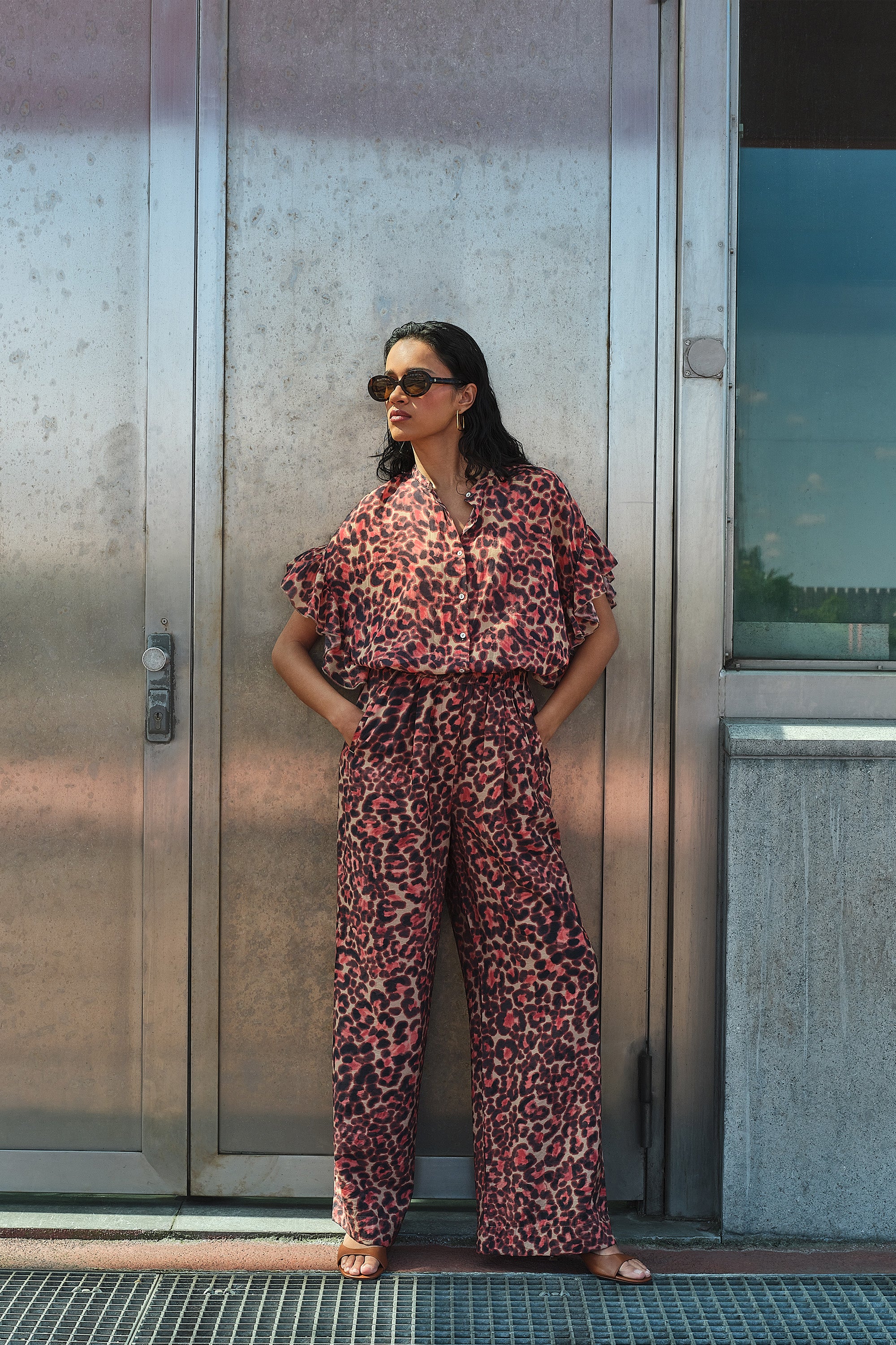 celin-cheetah-pants-cheetah-blush-losvallende pasvorm-plooien-draagbaar als set-by-bar-sfeerbeeld