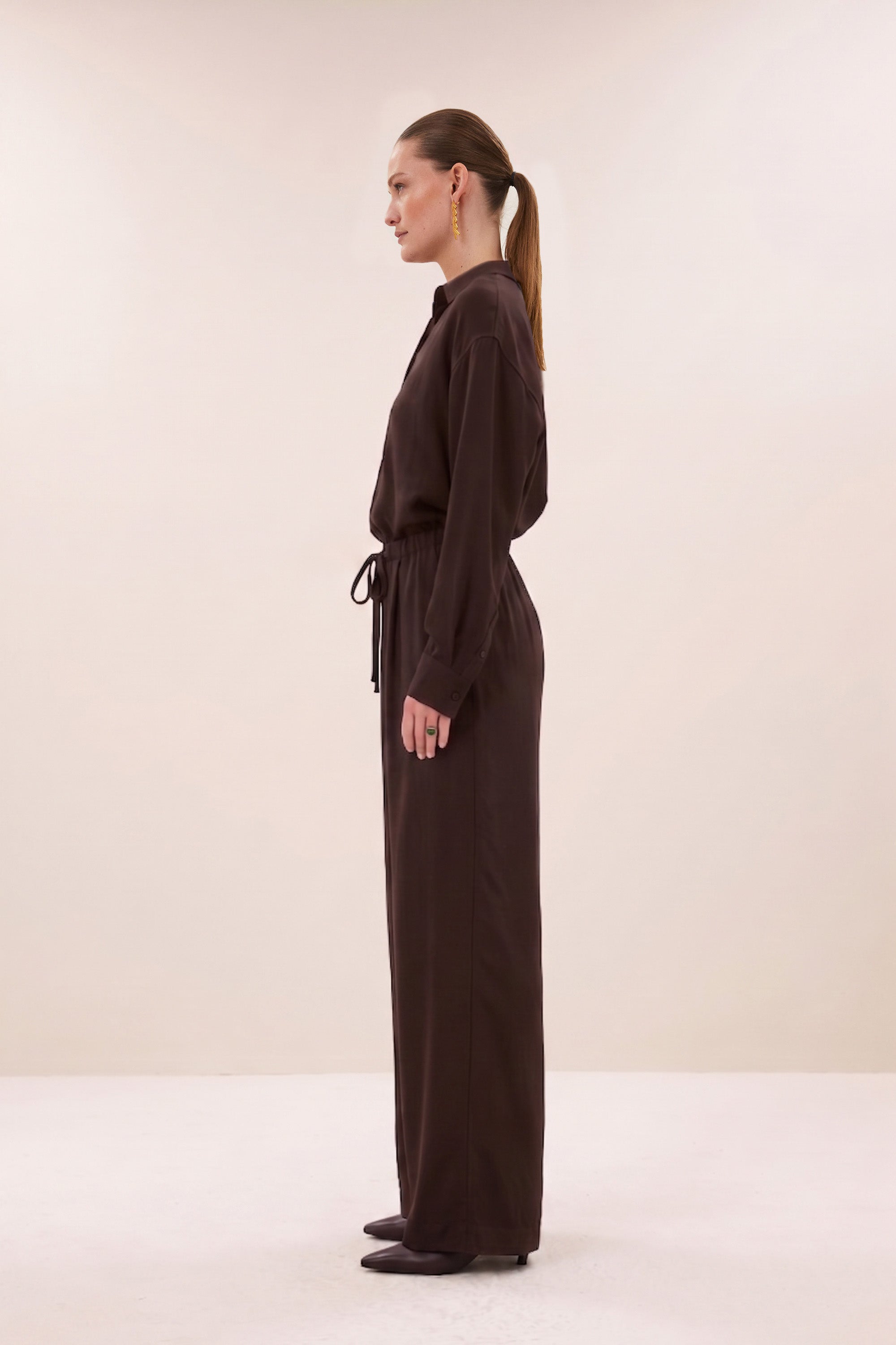 pelle-satin-stripe-pants-espresso-all-time classic-must-have essential-plooien-by-bar-zijaanzicht