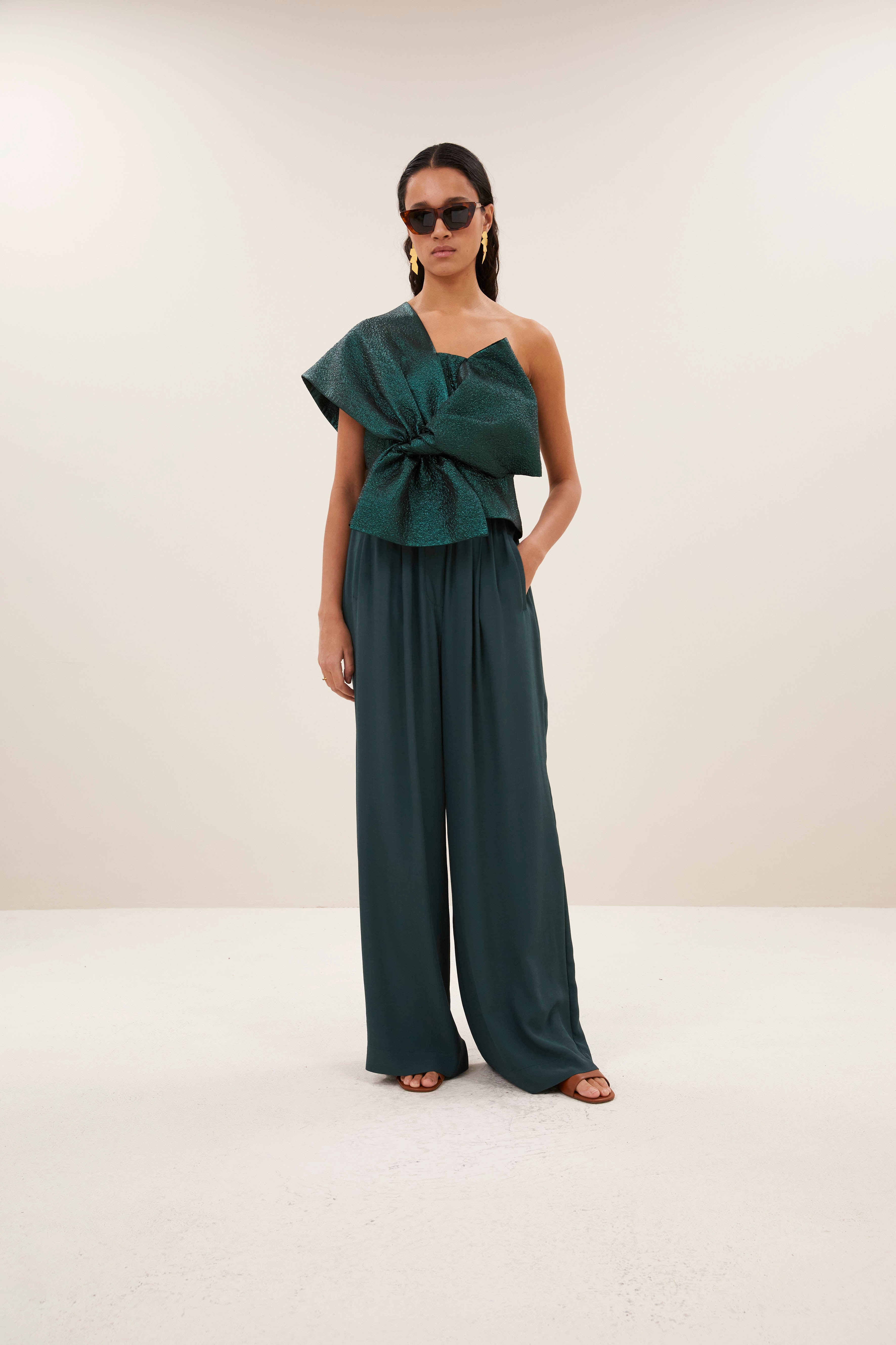 pants-benji viscose pants dried basil sfeerbeeld-by-bar-sfeerbeeld