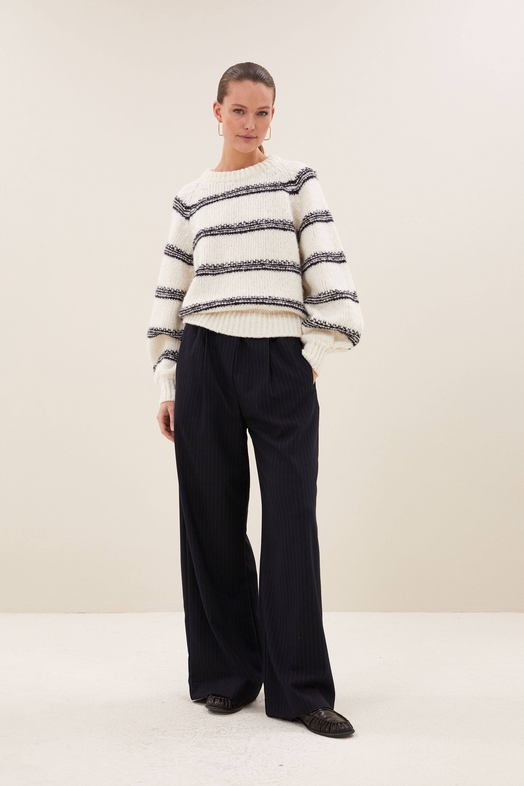benji-pine-stripe-pants-dark-pine-stripe-all-time classic-comfortabele pasvorm-losvallende pasvorm-by-bar-vooraanzicht