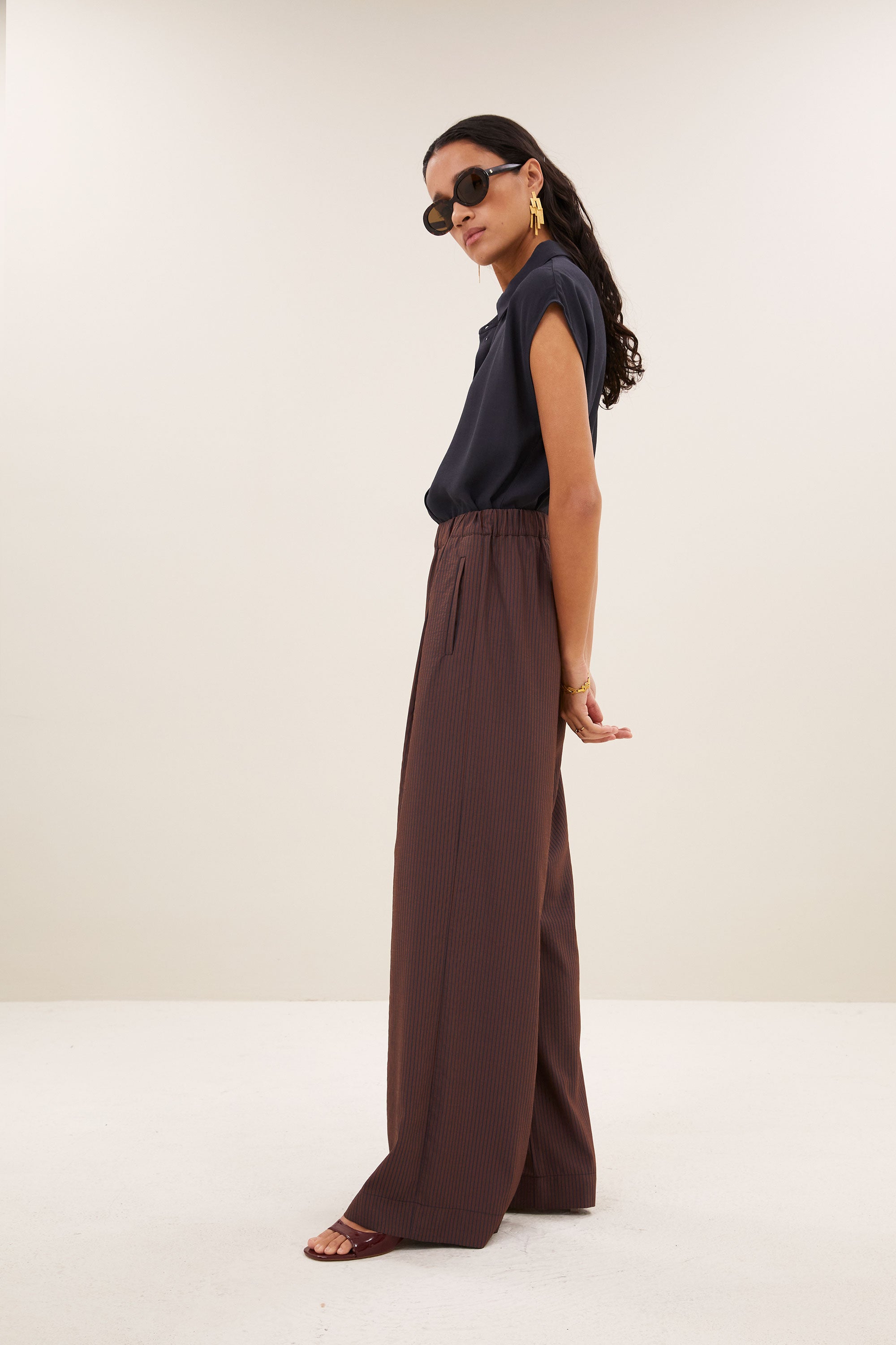 celin-tan-stripe-pants-tanning-stripe-verborgen steekzakken-hoge taille-gerecycled polyester-by-bar-zijaanzicht