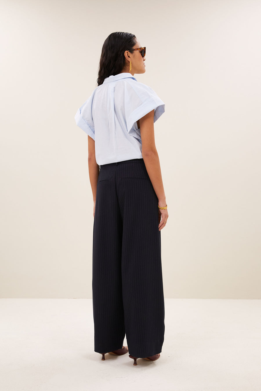 pixie-chambray-blouse-light-blue-1-all-time classic-must-have essential-kleine kapmouw-by-bar-achteraanzicht