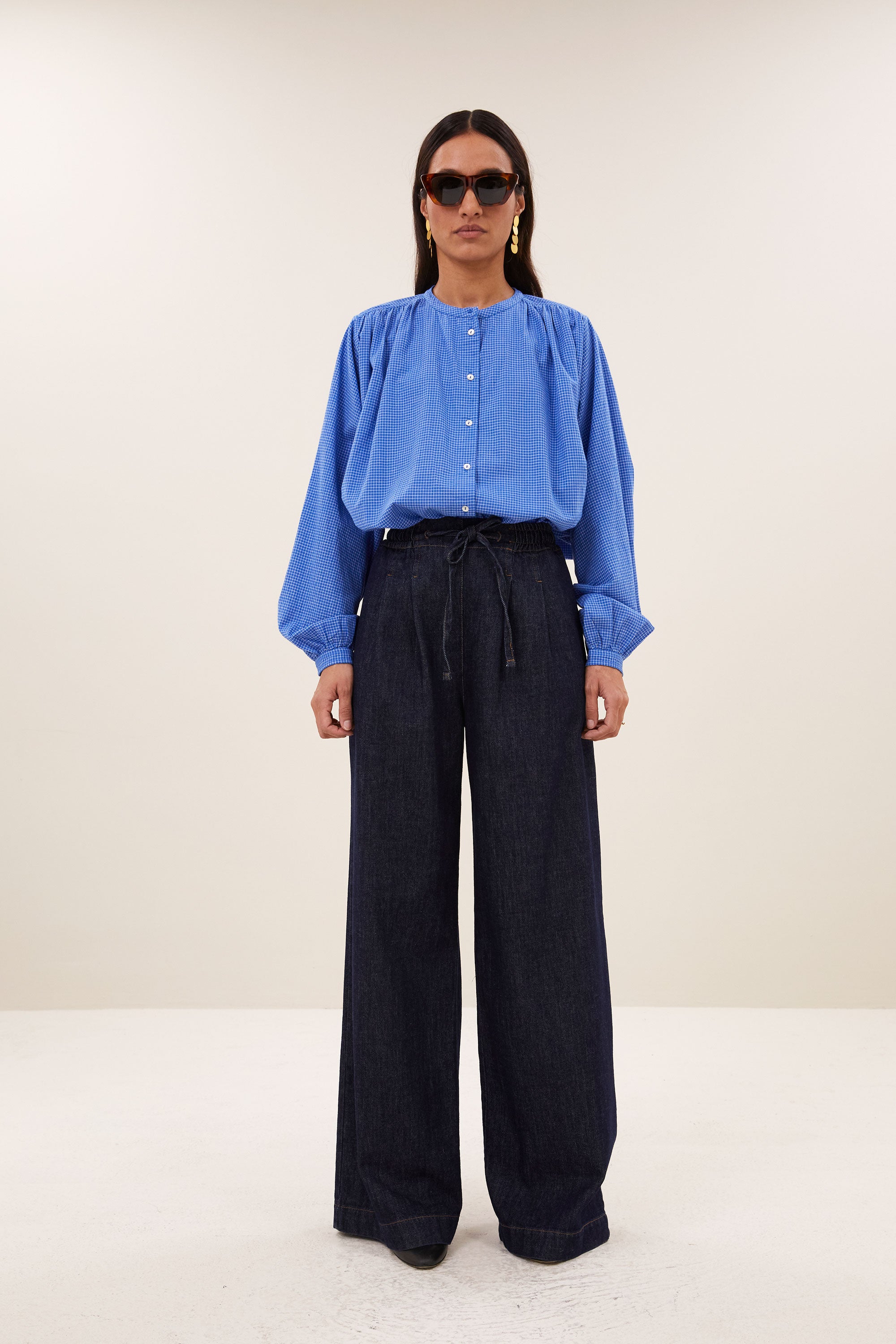 jaxx-pants-dark-denim-all-time classic-katoen kwaliteit-gemaakt door weefspecialist-by-bar-sfeerbeeld
