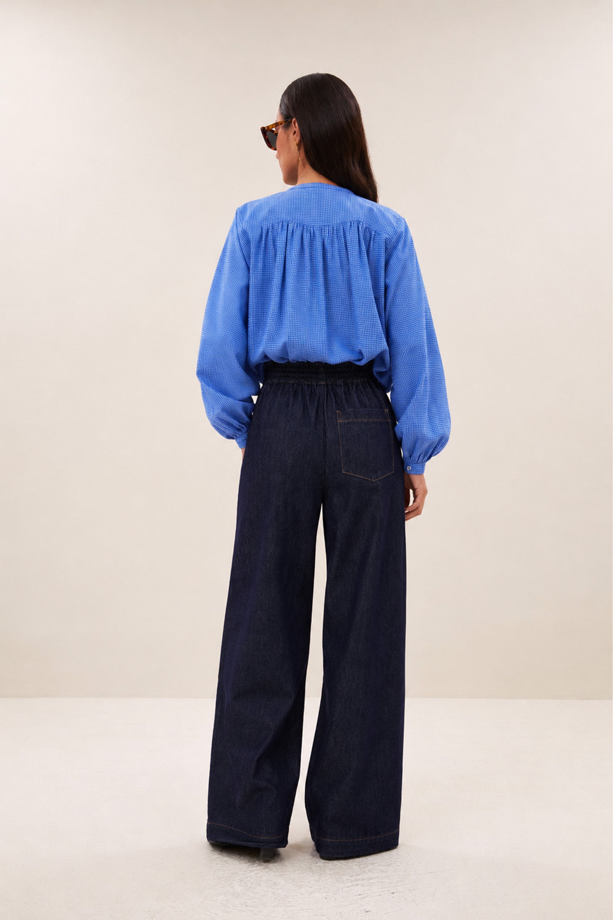 jaxx-pants-dark-denim-all-time classic-katoen kwaliteit-gemaakt door weefspecialist-by-bar-achteraanzicht