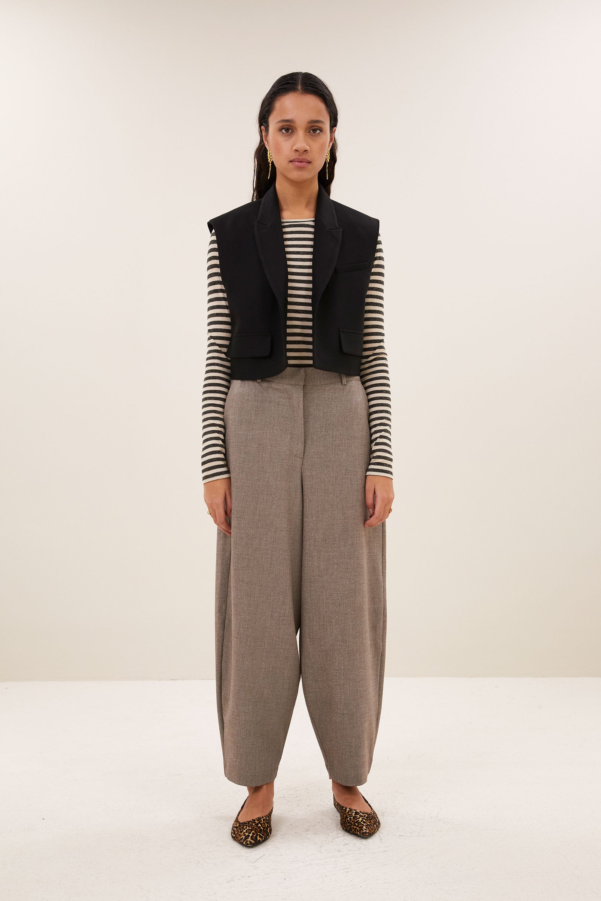 edda-pants-biscuit-melee-all-time classic-gerecycled polyester-ritssluiting-by-bar-detail