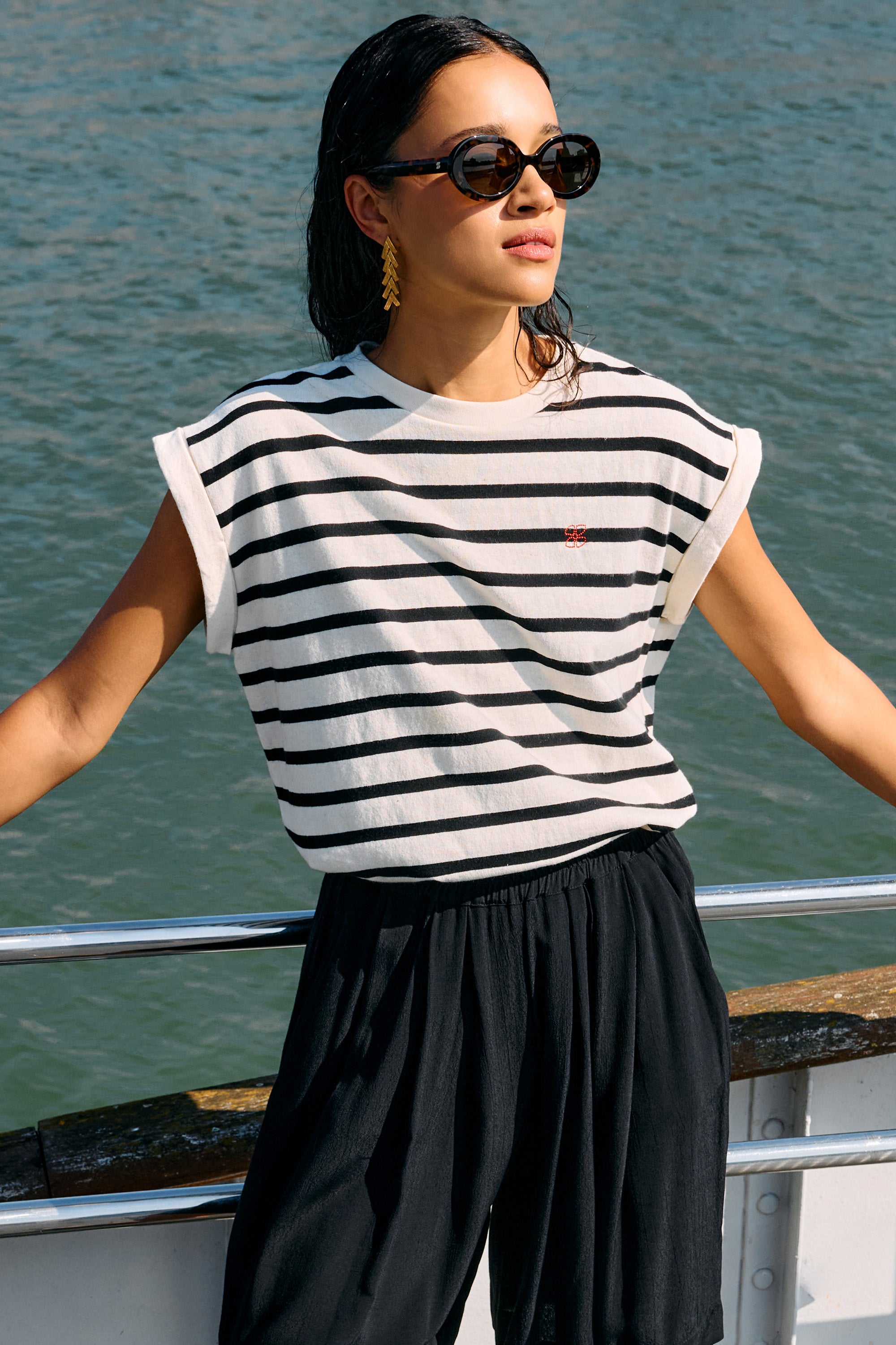dolce-shorts-jet-black-korte fit-comfortabele draagervaring-ecovero lenzing viscose-by-bar-sfeerbeeld