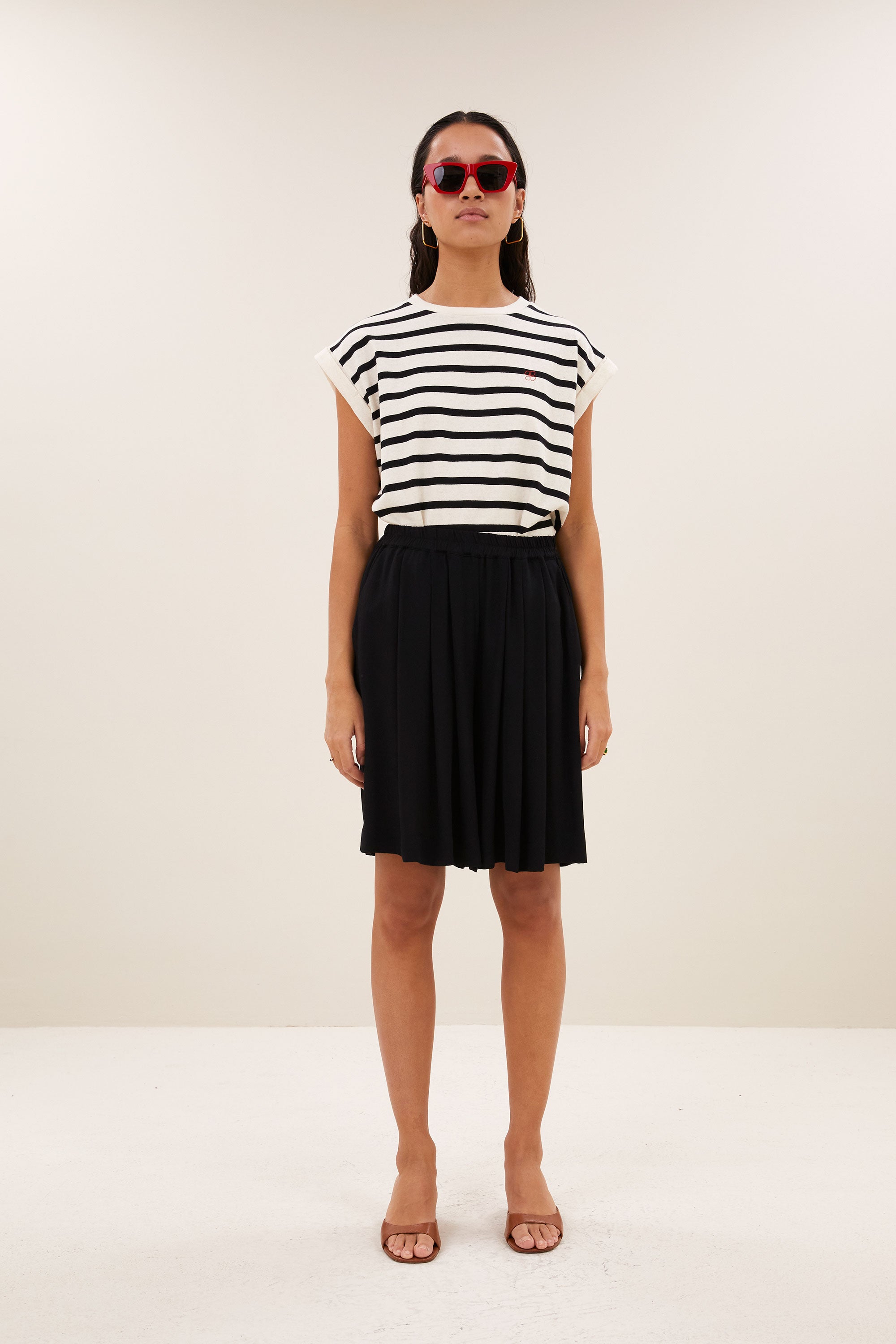 dolce-shorts-jet-black-korte fit-comfortabele draagervaring-ecovero lenzing viscose-by-bar-sfeerbeeld