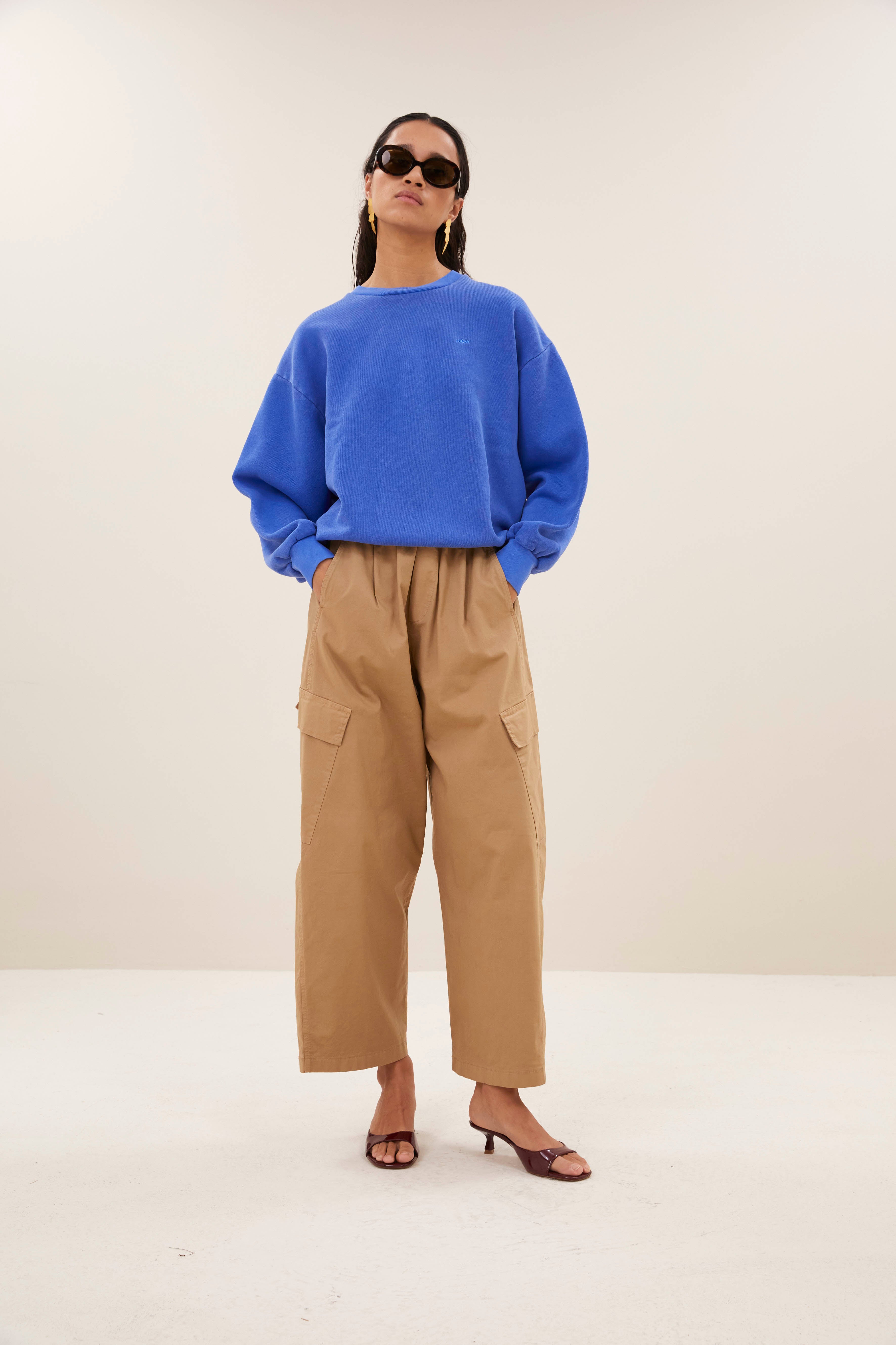 sweater-lili lucky sweater azul blue-by-bar-vooraanzicht
