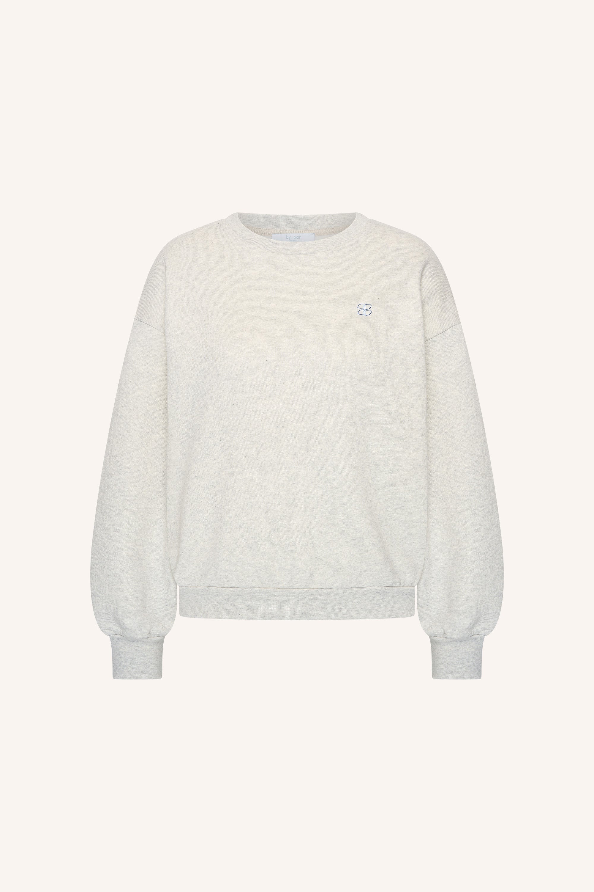 lili-amor-sweater-light-grey-melee-comfortabele draagervaring-verlaagde schoudernaden-ronde halslijn-by-bar-productfoto