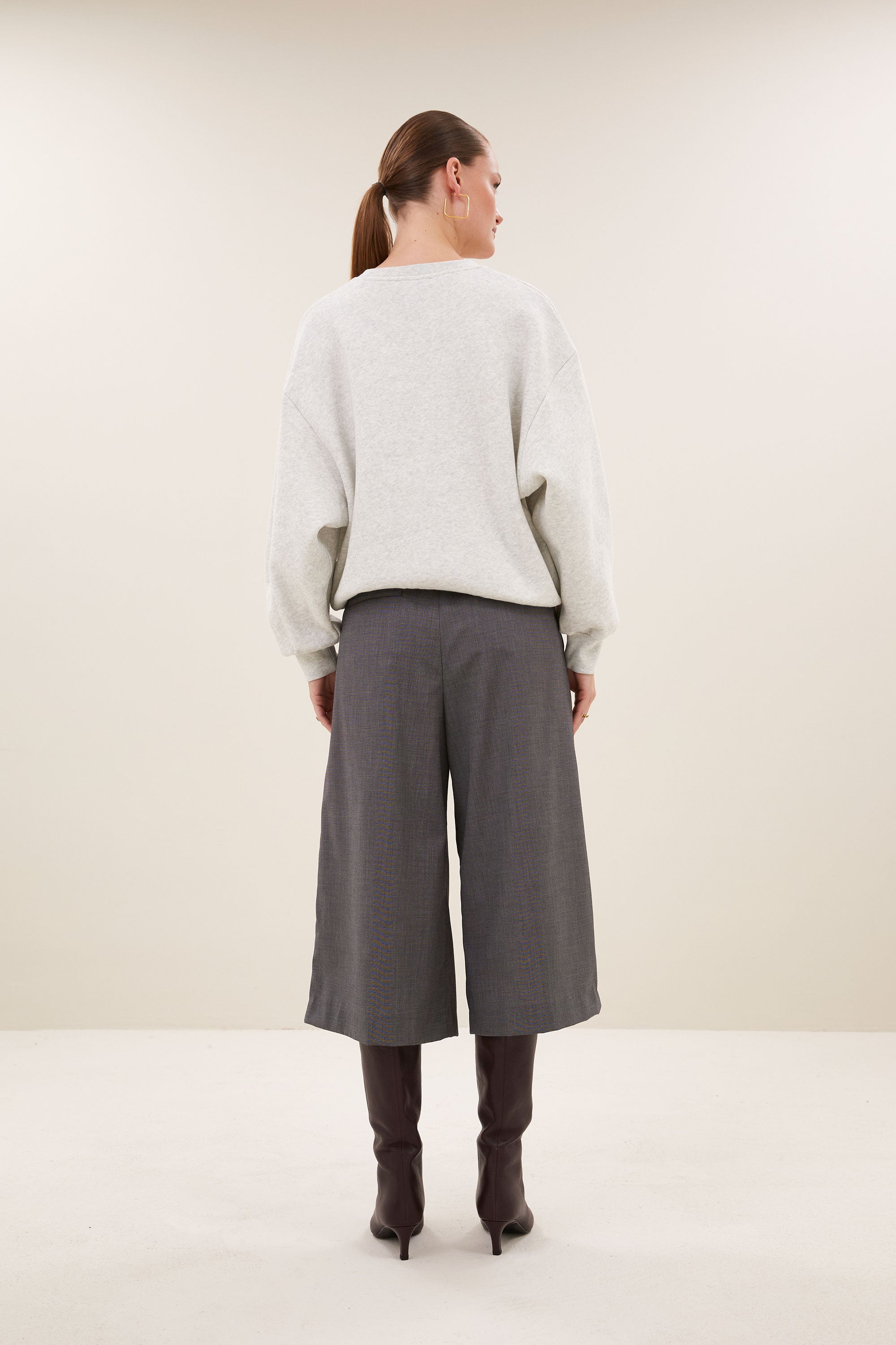 lili-speed-sweater-light-grey-melee-all-time classic-casual fit-normale pasvorm-by-bar-achteraanzicht
