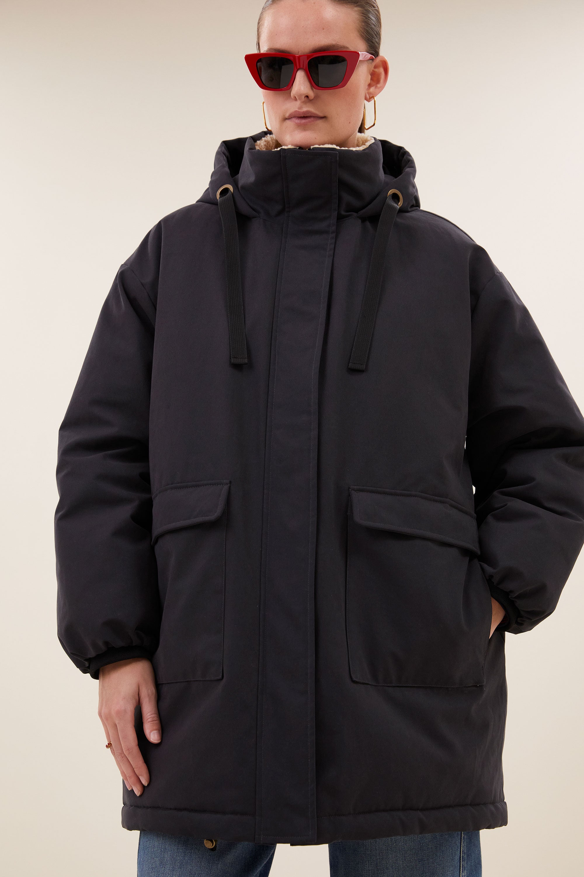 dean-long-parka-jet-black-all-time classic-hoge hals-rits- en knoopsluiting-by-bar-detail