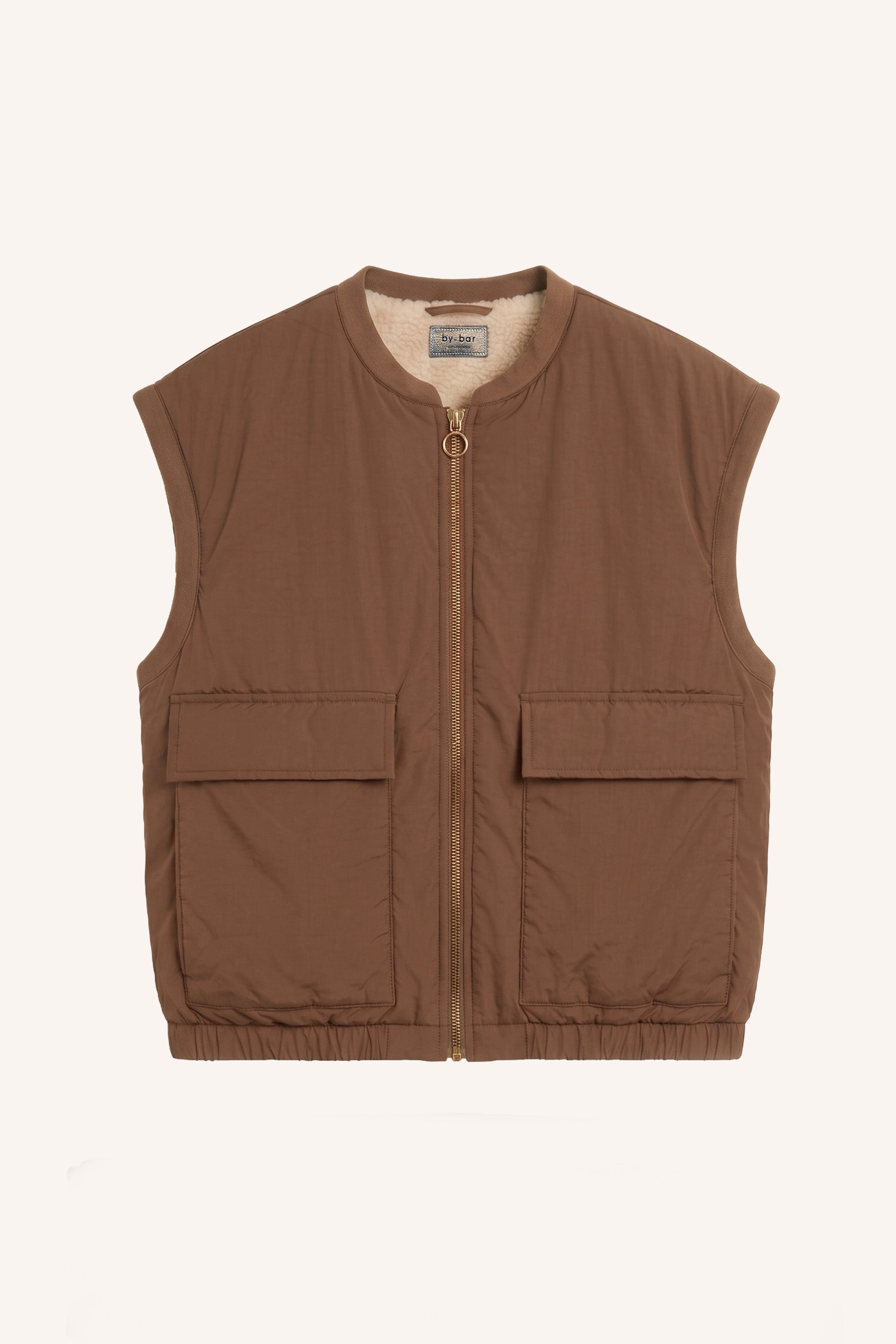 gio-sleeveless-jacket-hazel-draagbaar aan beide zijden-kleine kapmouw-rits- en knoopsluiting-by-bar-productfoto
