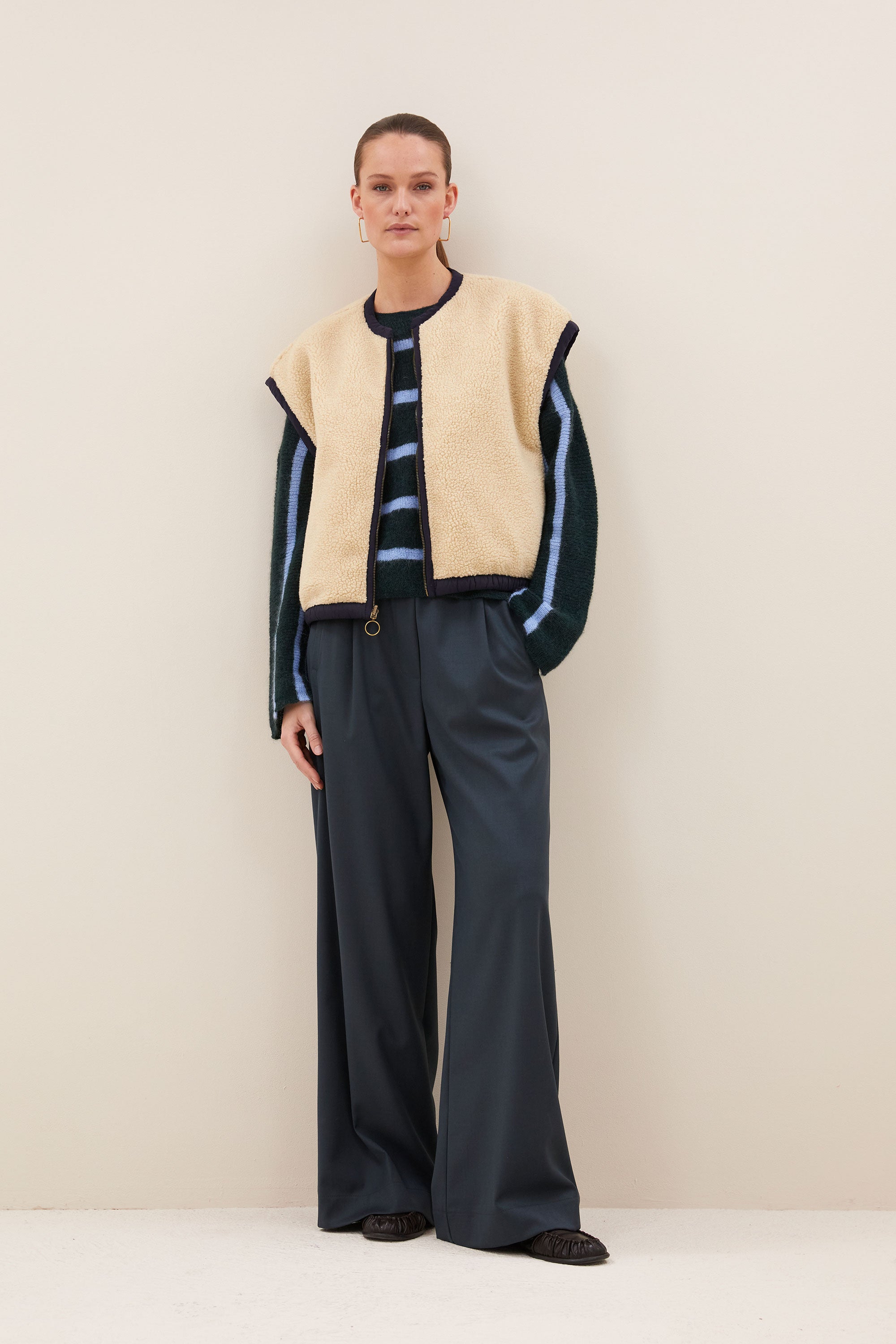 gio sleeveless jacket | midnight