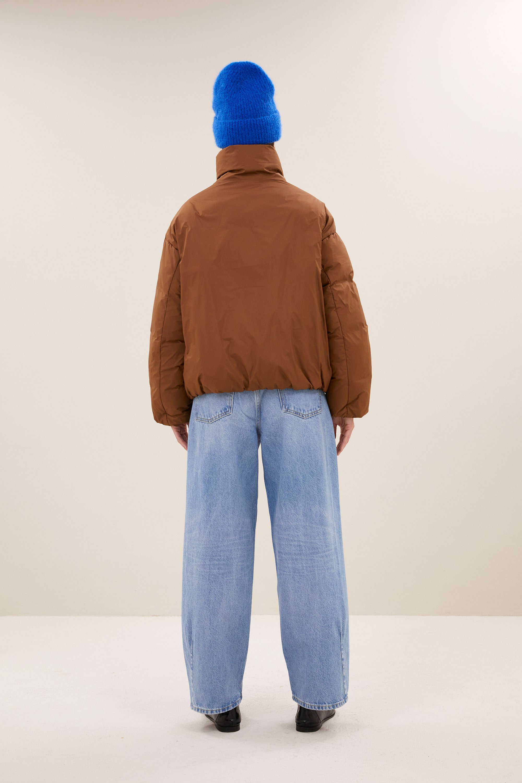 joy-jacket-hazel-hoge hals-gerecycled polyester-rits- en knoopsluiting-by-bar-achteraanzicht