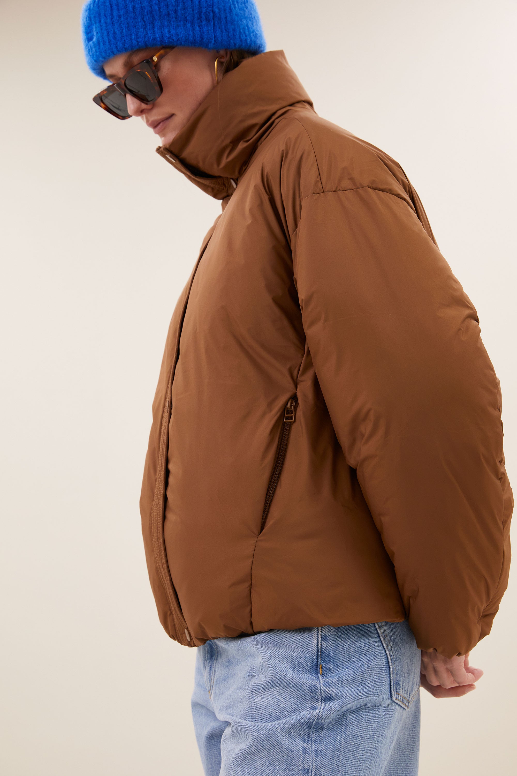 joy-jacket-hazel-hoge hals-gerecycled polyester-rits- en knoopsluiting-by-bar-detail