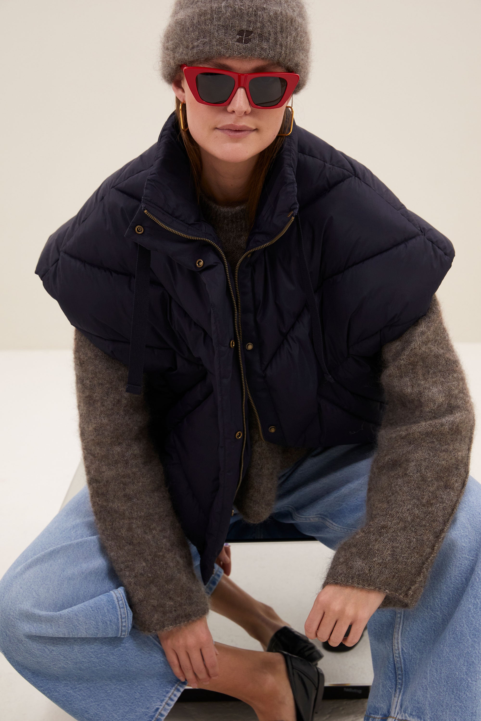 franky-sleeveless-jacket-midnight-all-time classic-gemaakt door weefspecialist-rits- en knoopsluiting-by-bar-productfoto