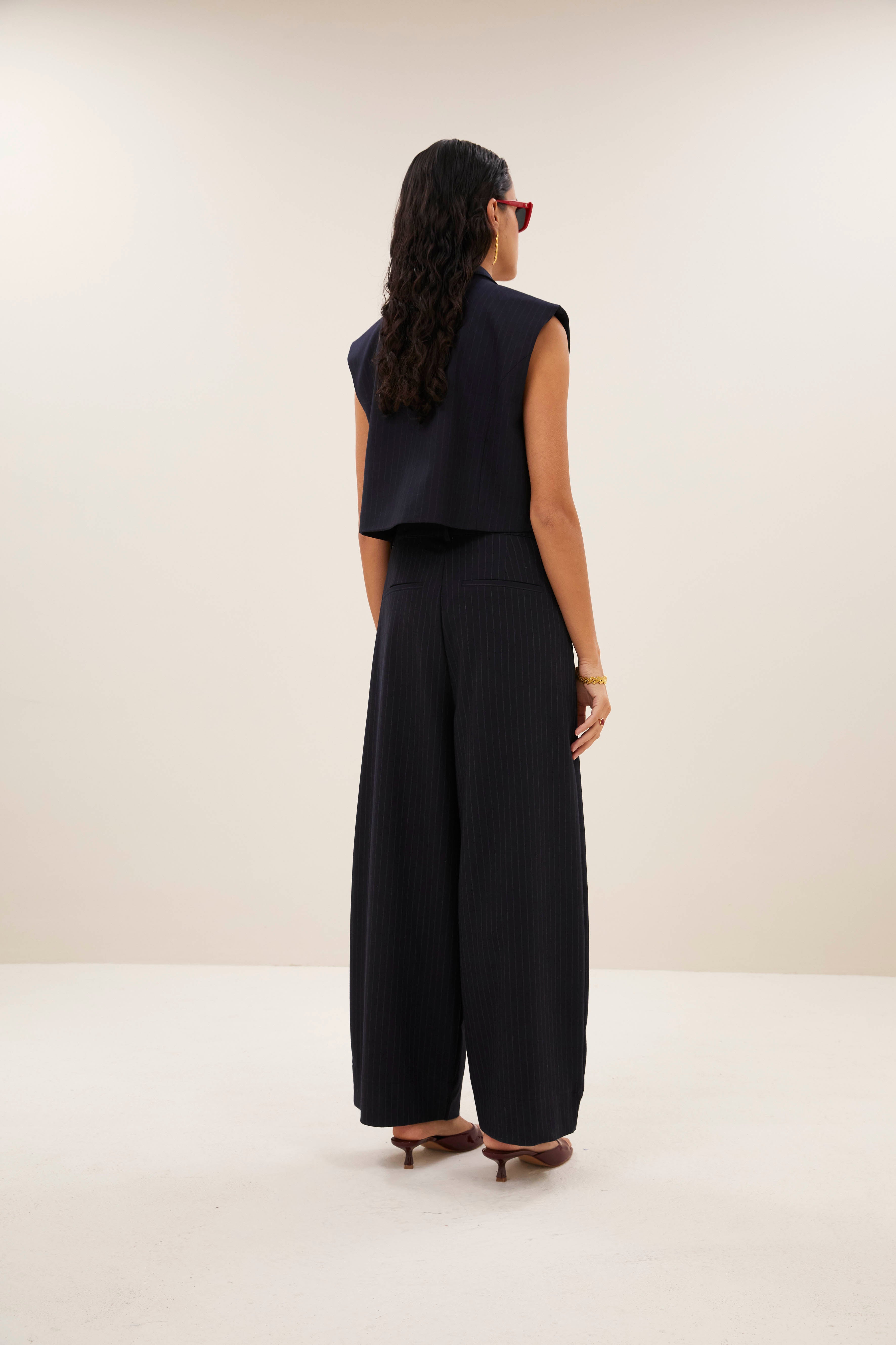 gilet-bobi pinstripe gilet midnight-by-bar-sfeerbeeld