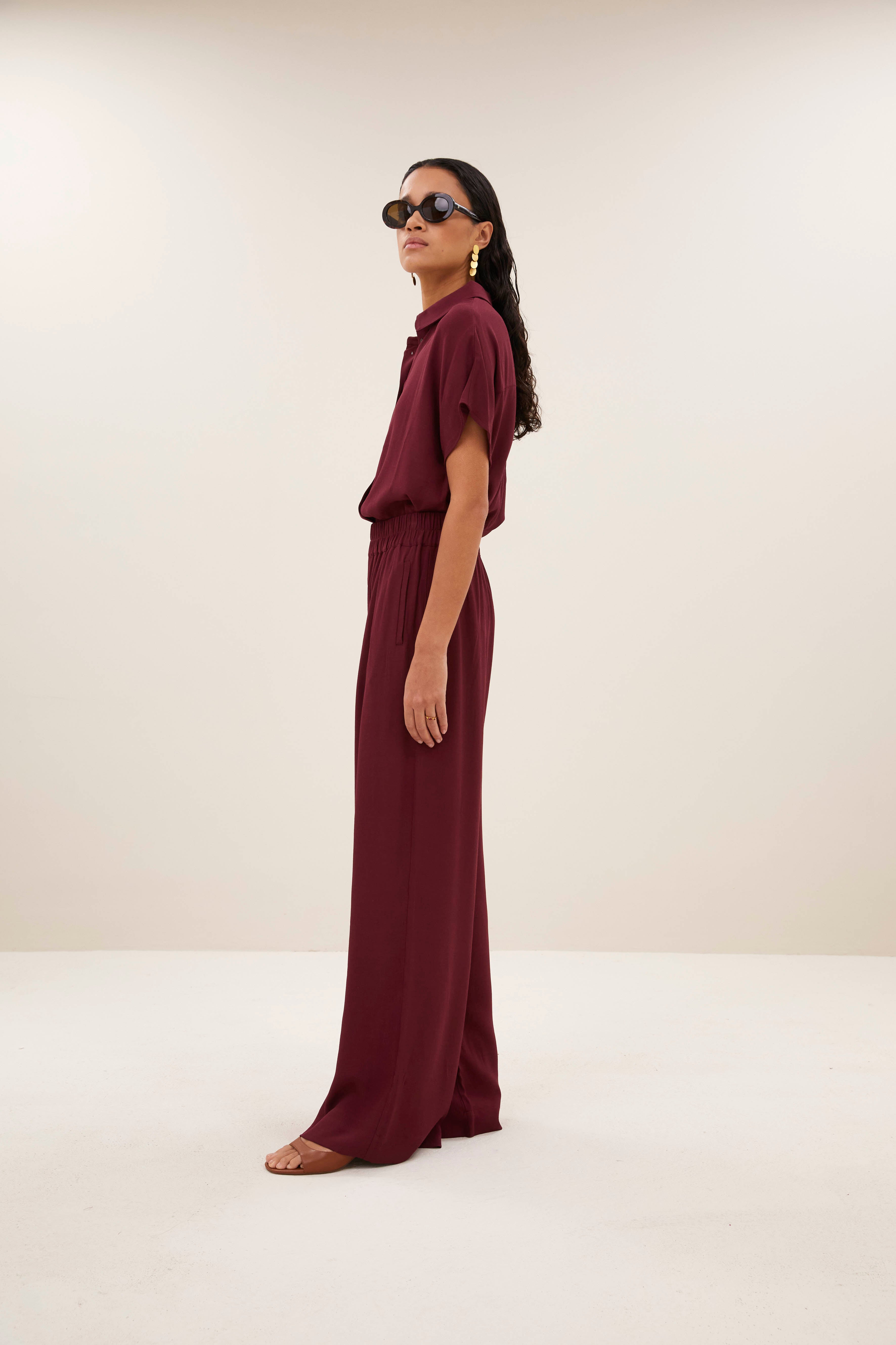 pants-benji viscose pants wine-by-bar-sfeerbeeld