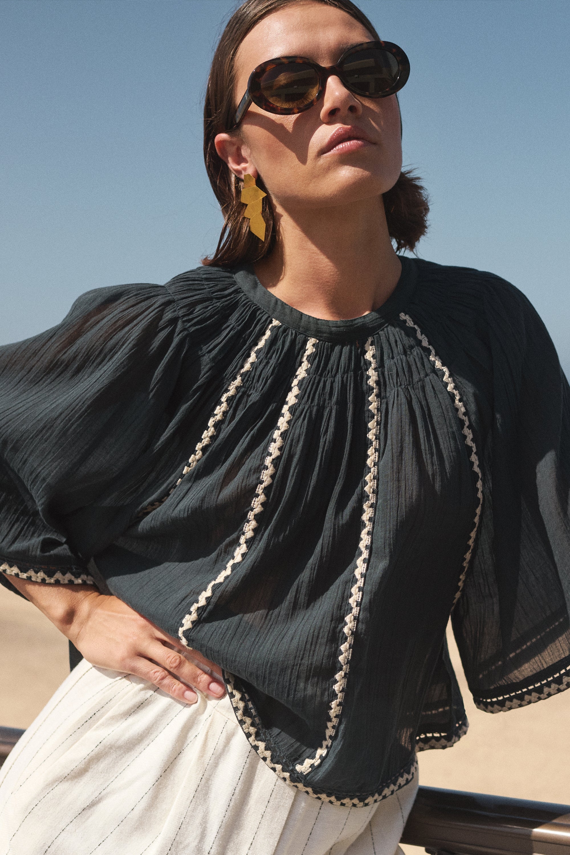 emmi embroidery blouse | charcoal