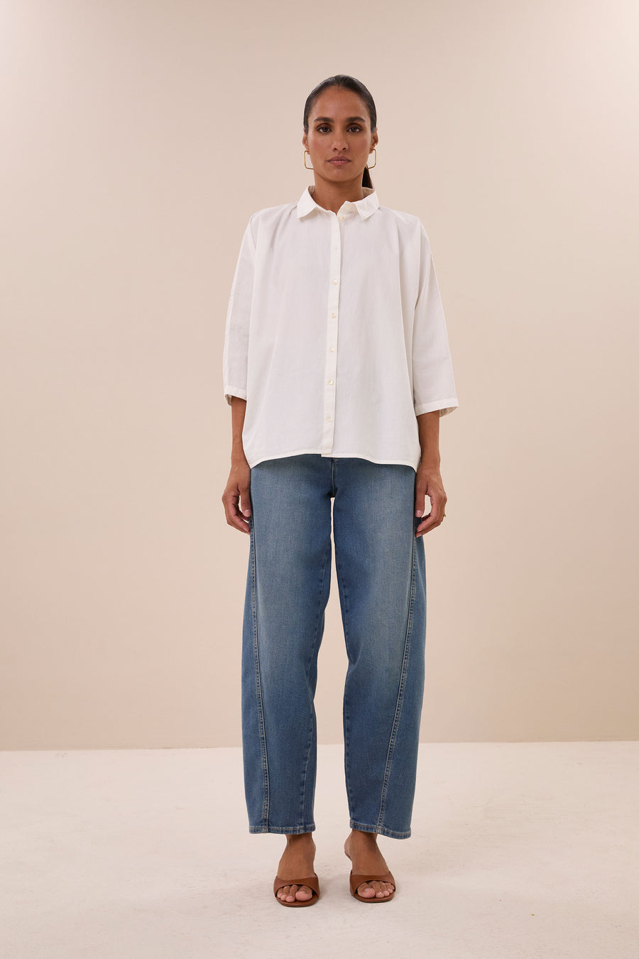 norel-poplin-blouse-white-knoopsluiting-comfortabele pasvorm-katoen kwaliteit-by-bar-vooraanzicht