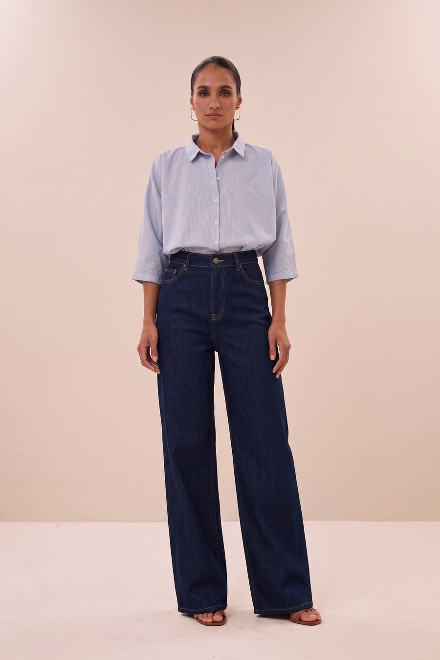 lina-pant-dark-denim-hoge taille-losvallende pasvorm-duurzame wassing-by-bar-sfeerbeeld