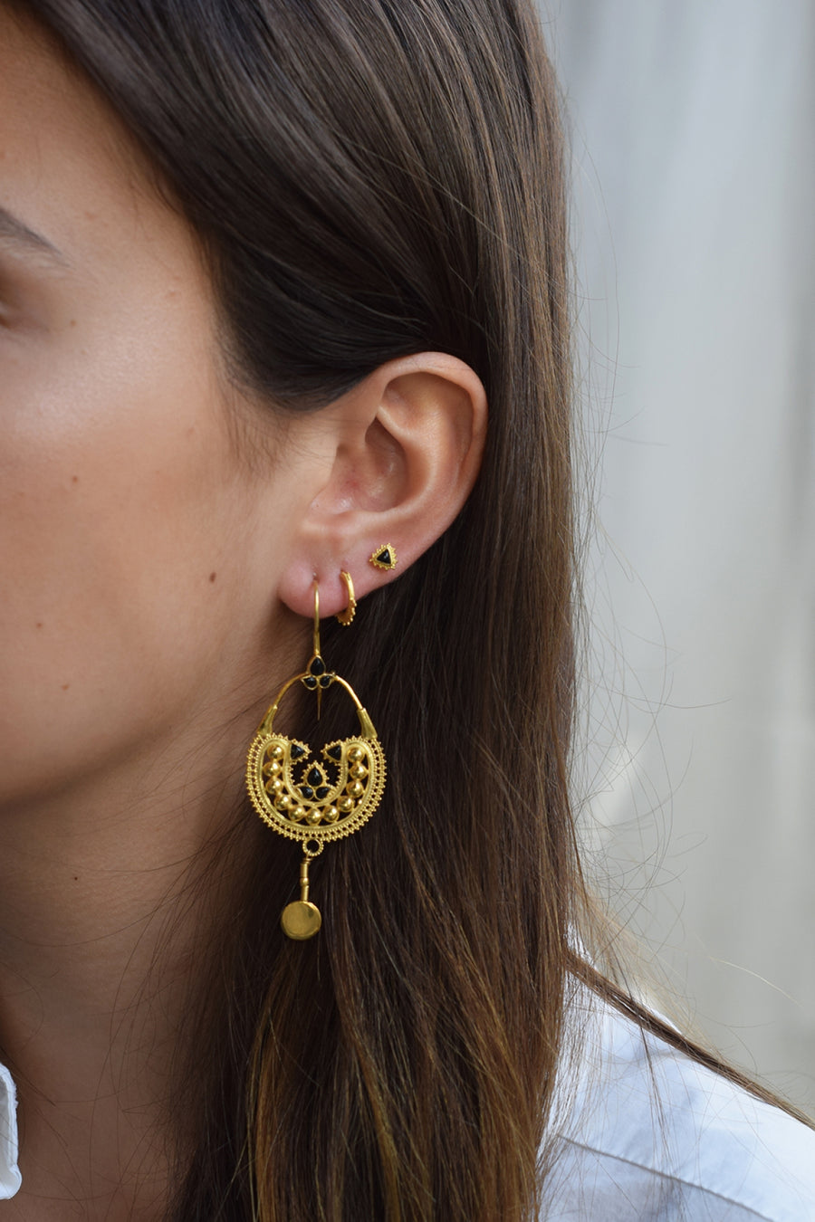 pd-art-earring-black-gold plated-all-time classic-by-bar-vooraanzicht
