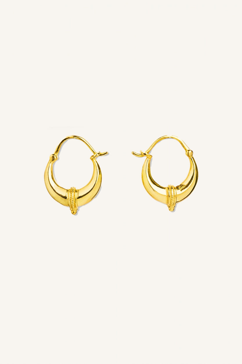 pd-sam-earring-m-gold-gold plated-gemaakt door een familiebedrijf-by-bar-sfeerbeeld